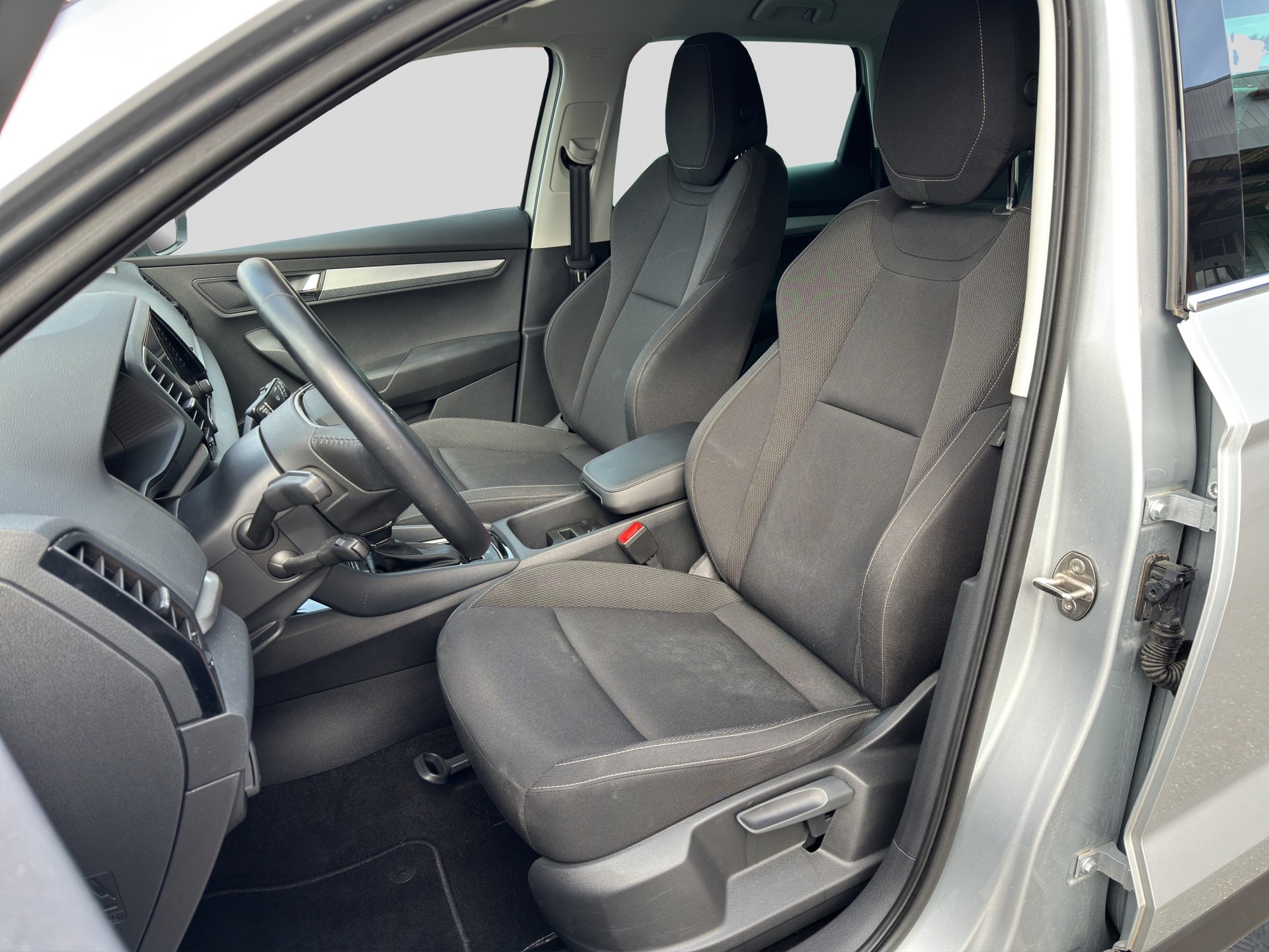 SKODA Karoq 1.5 TSI Selection DSG-image-5