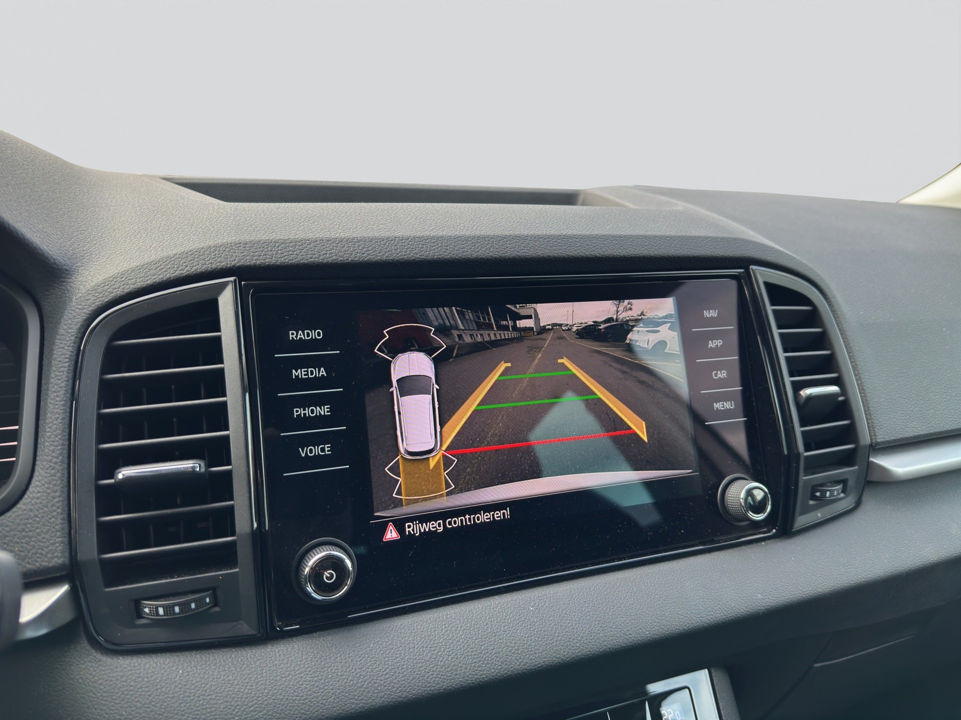 SKODA Karoq 1.5 TSI Selection DSG-image-11