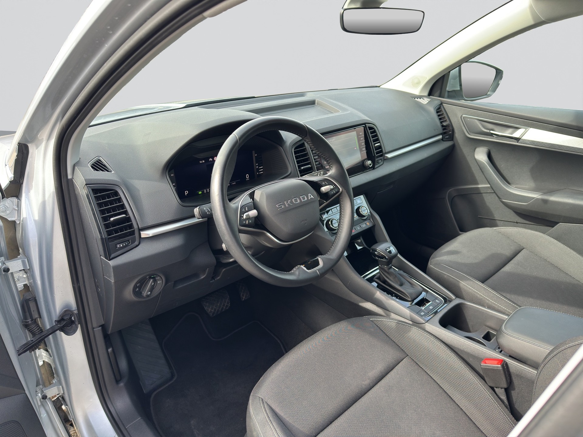 SKODA Karoq 1.5 TSI Selection DSG-image-6