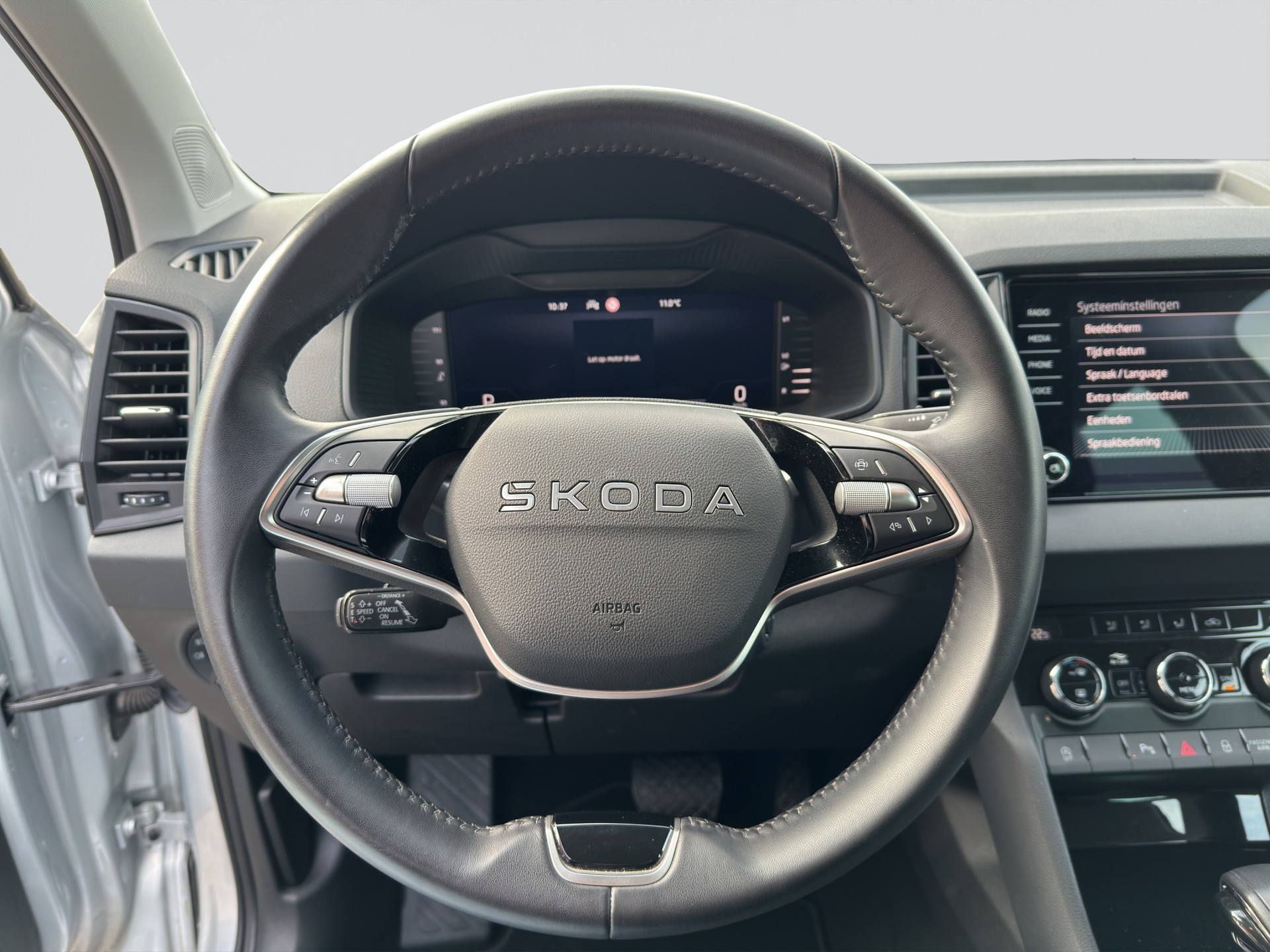SKODA Karoq 1.5 TSI Selection DSG-image-9