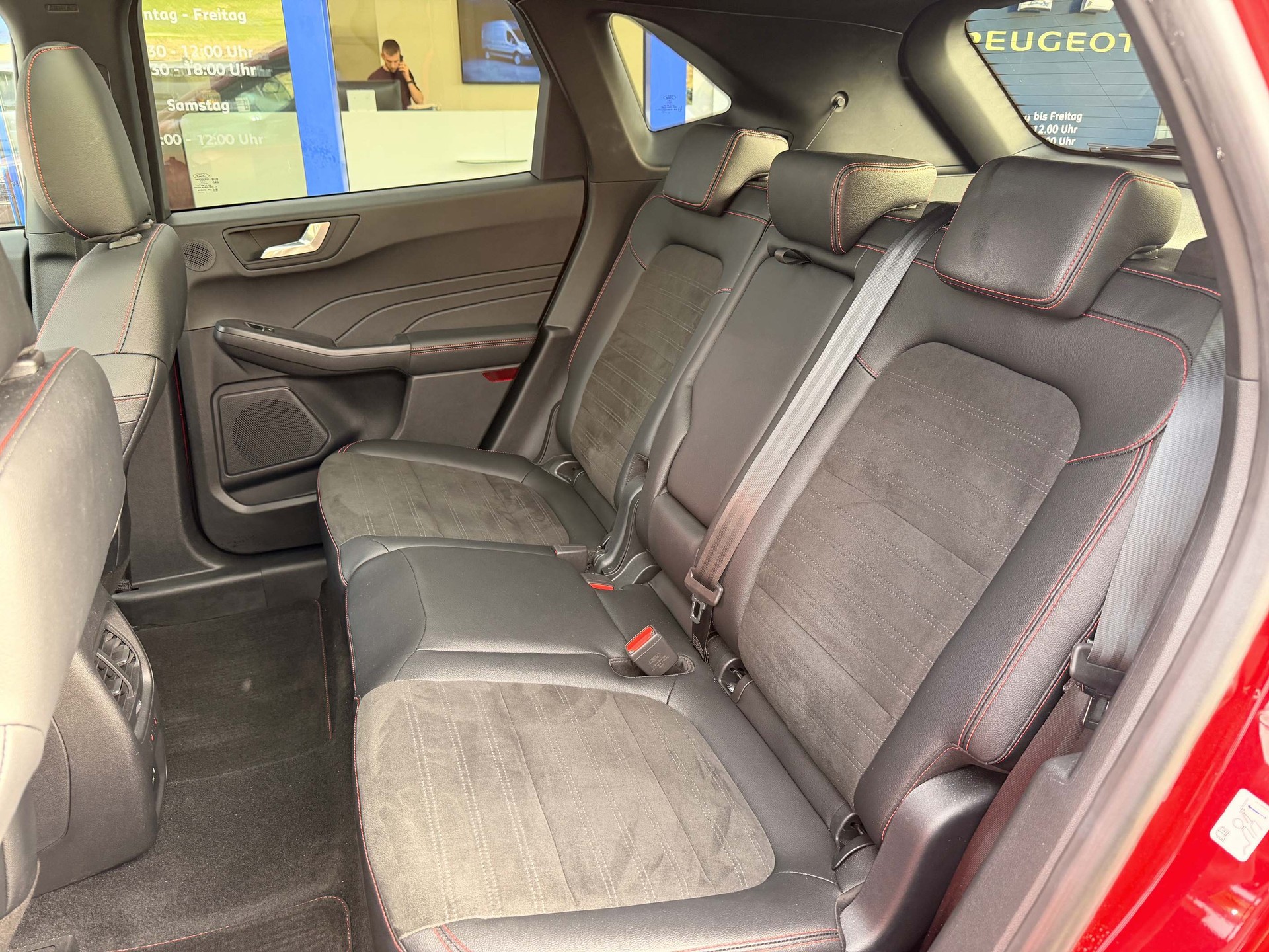 FORD Kuga 2.5 Plug-in Hybrid ST-Line X-image-9
