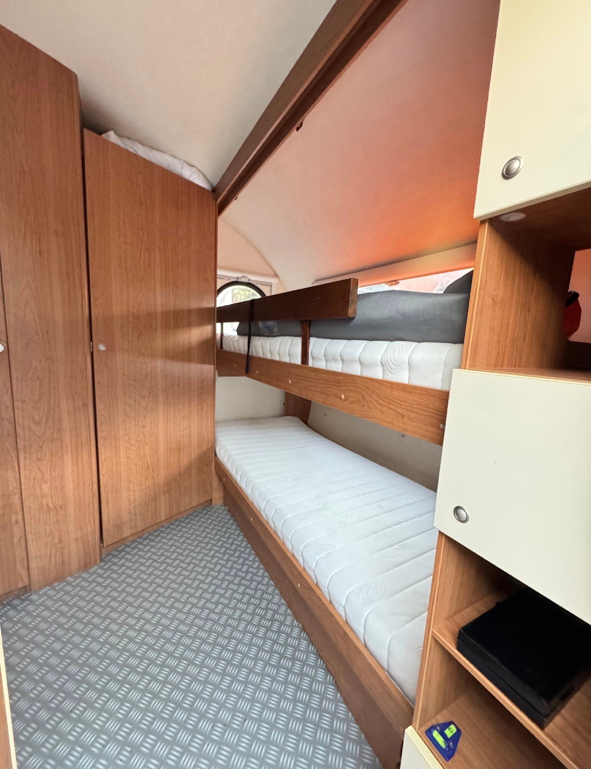 TABBERT Tab 510 XL - Kajüte Stockbett - Vorzeit - Badezimmer - Veloträger -Nutztlast 400 kg - Total 1500 kg-image-8