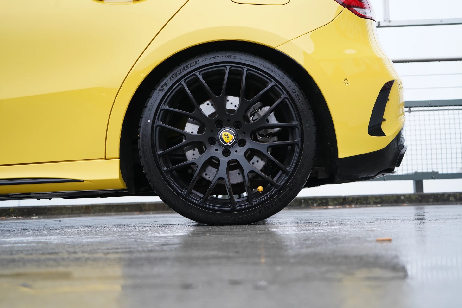 MERCEDES-BENZ A 35 AMG 4MATIC SPEEDSHIFT NIGHT AERODYNAMIK l 306 PS-image-19