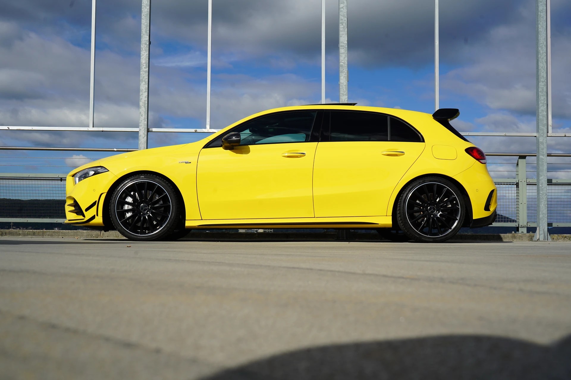 MERCEDES-BENZ A 35 AMG 4MATIC SPEEDSHIFT NIGHT AERODYNAMIK l 306 PS-image-1