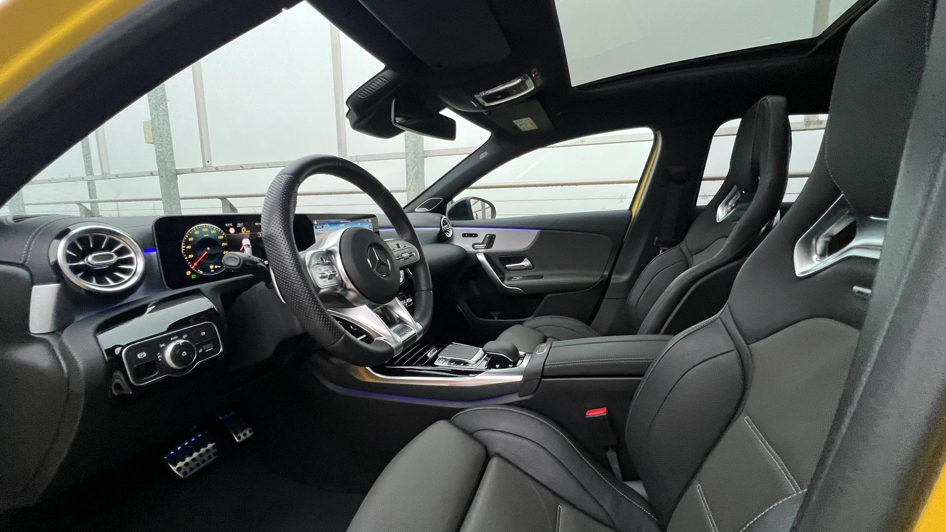 MERCEDES-BENZ A 35 AMG 4MATIC SPEEDSHIFT NIGHT AERODYNAMIK l 306 PS-image-24