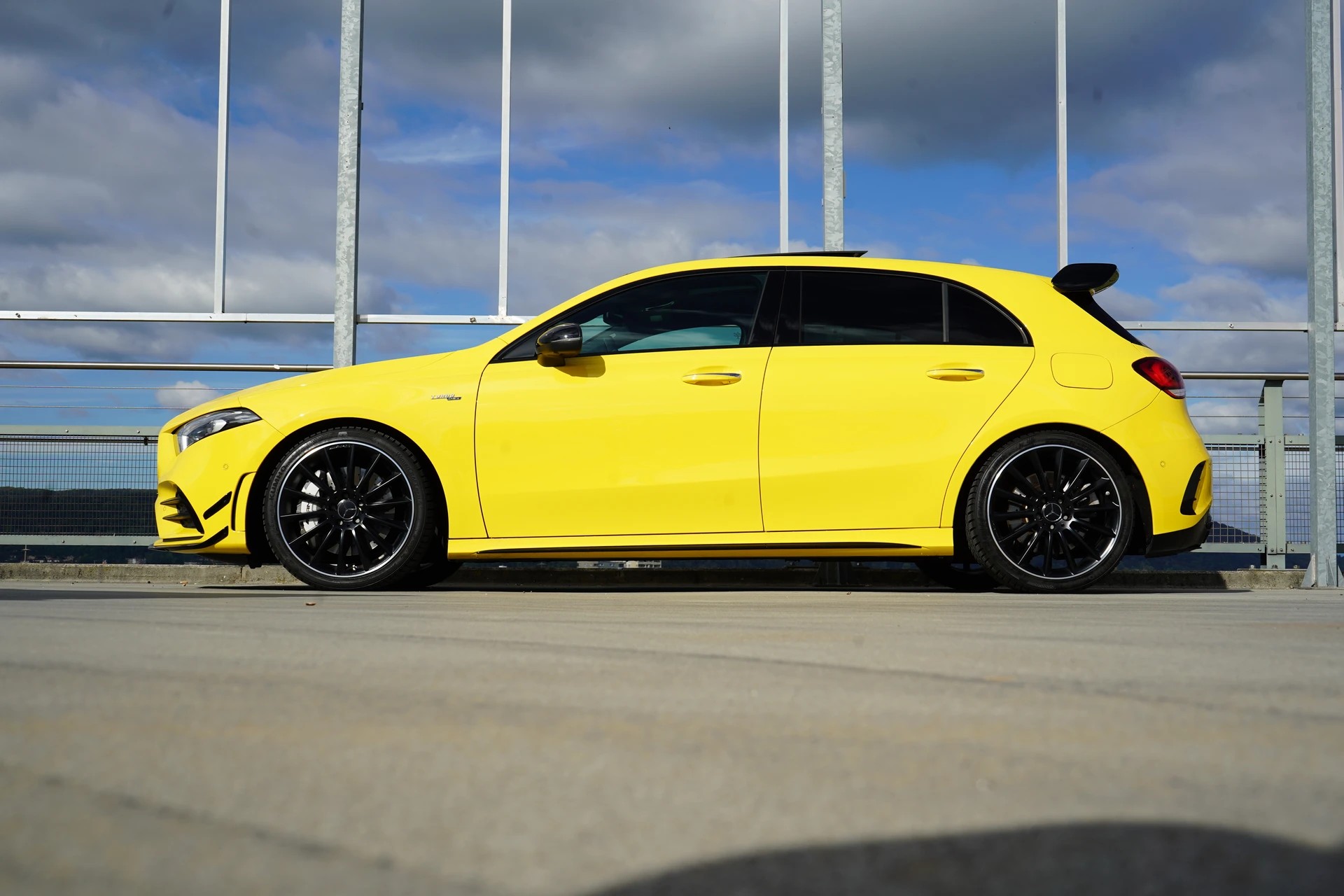 MERCEDES-BENZ A 35 AMG 4MATIC SPEEDSHIFT NIGHT AERODYNAMIK l 306 PS-image-3