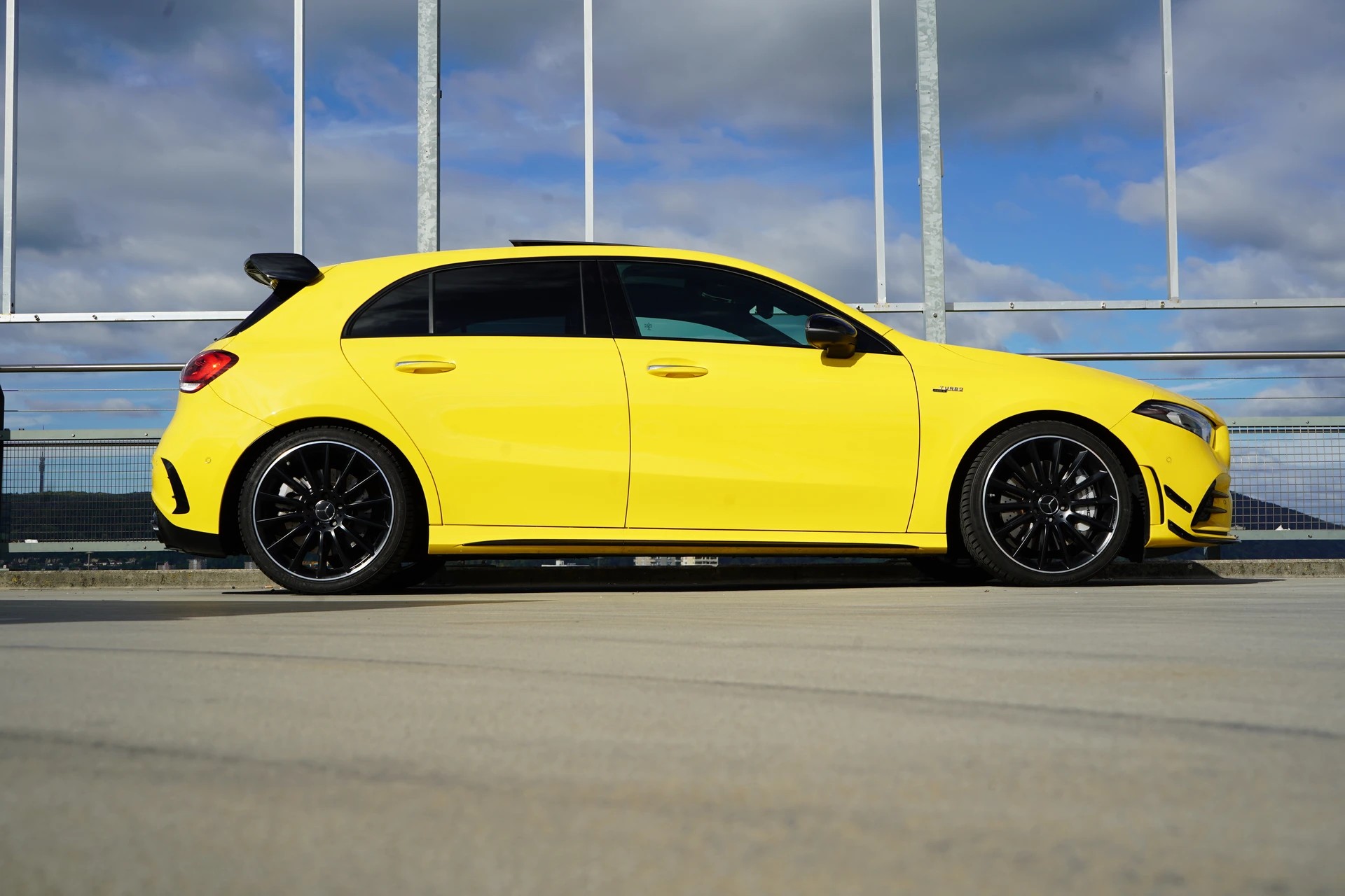 MERCEDES-BENZ A 35 AMG 4MATIC SPEEDSHIFT NIGHT AERODYNAMIK l 306 PS-image-0