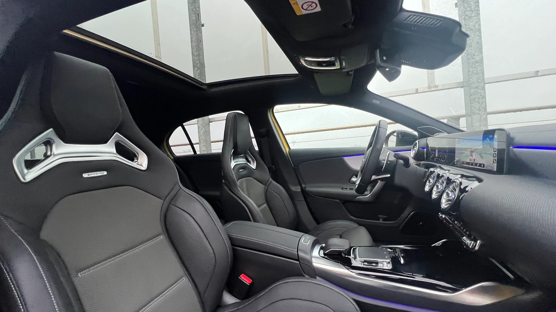 MERCEDES-BENZ A 35 AMG 4MATIC SPEEDSHIFT NIGHT AERODYNAMIK l 306 PS-image-23