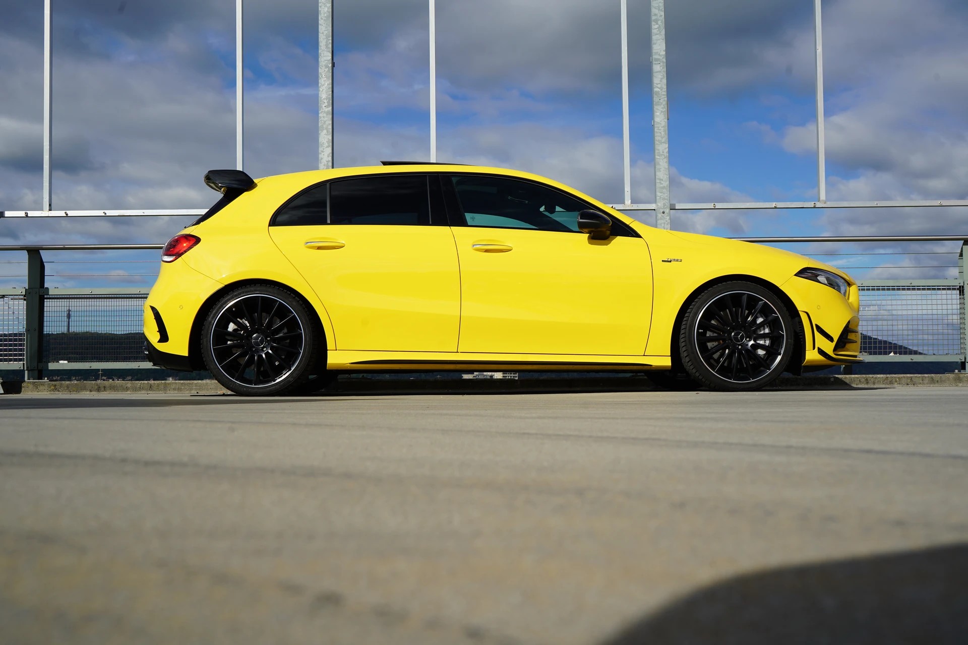 MERCEDES-BENZ A 35 AMG 4MATIC SPEEDSHIFT NIGHT AERODYNAMIK l 306 PS-image-2