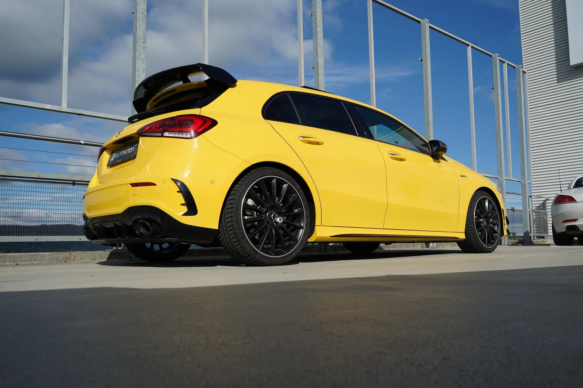 MERCEDES-BENZ A 35 AMG 4MATIC SPEEDSHIFT NIGHT AERODYNAMIK l 306 PS-image-11