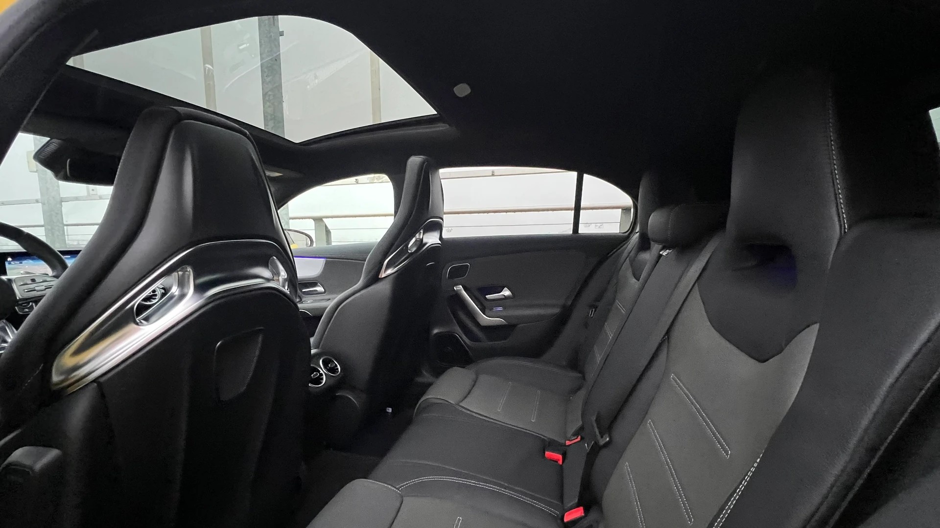 MERCEDES-BENZ A 35 AMG 4MATIC SPEEDSHIFT NIGHT AERODYNAMIK l 306 PS-image-27