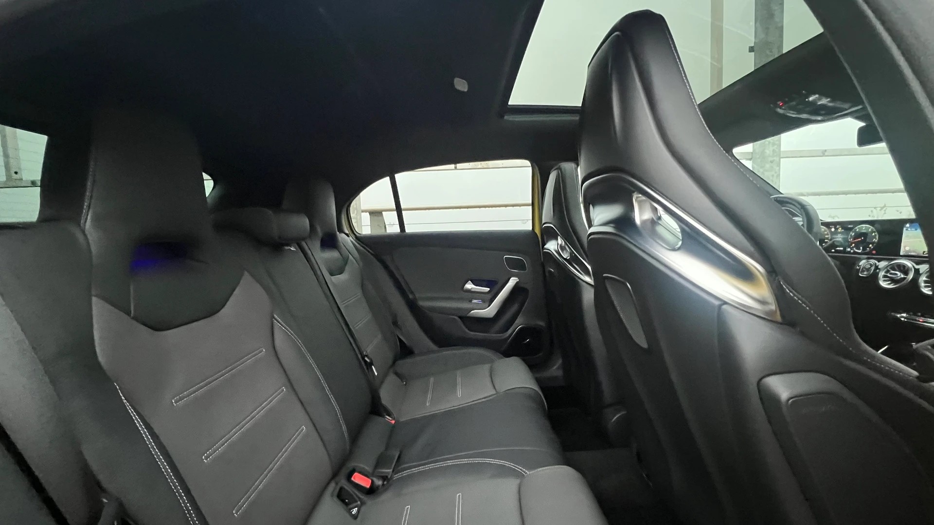 MERCEDES-BENZ A 35 AMG 4MATIC SPEEDSHIFT NIGHT AERODYNAMIK l 306 PS-image-26