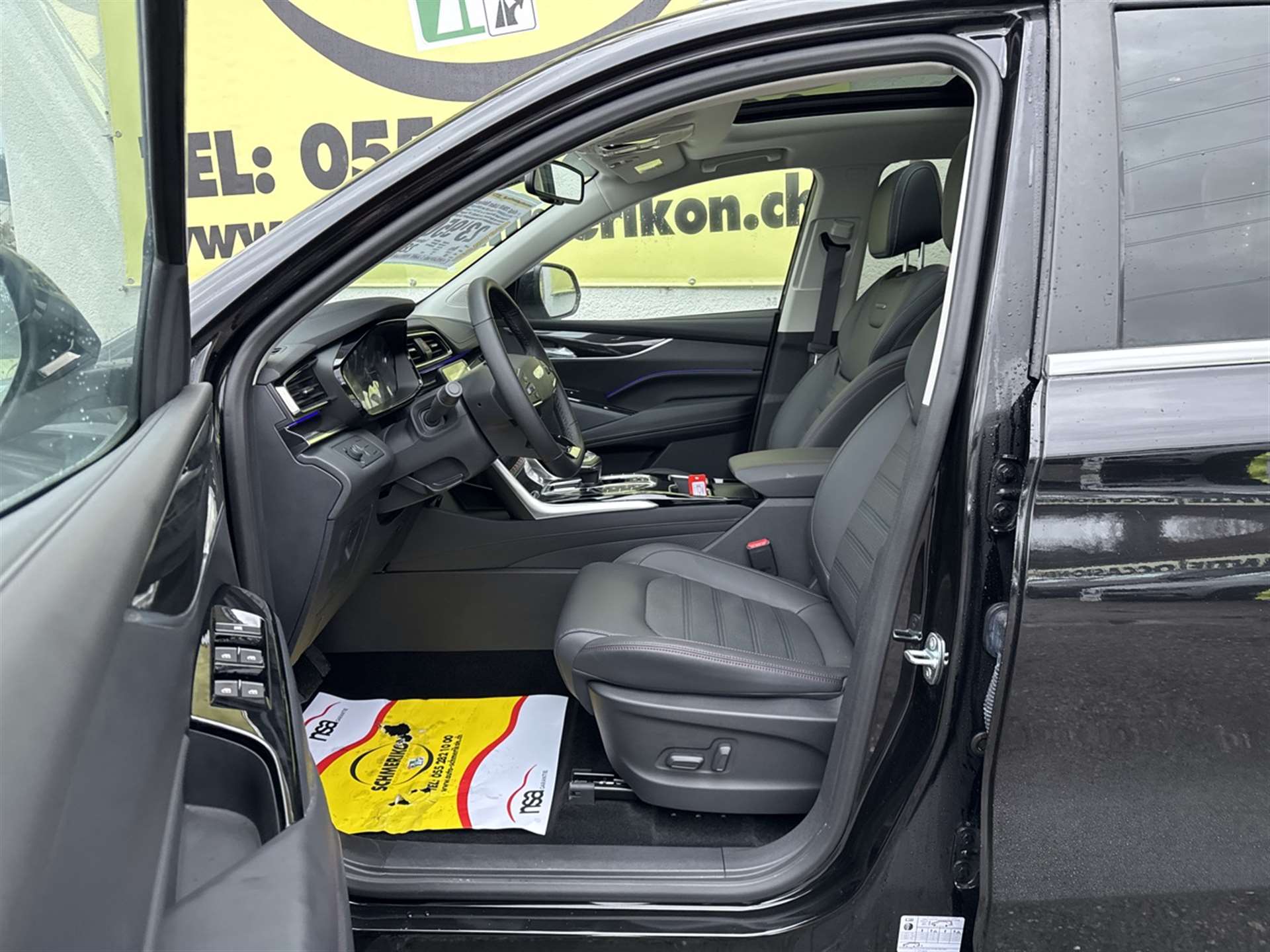 MAXUS eUniq6 70kWh 354km Reichweite-image-6