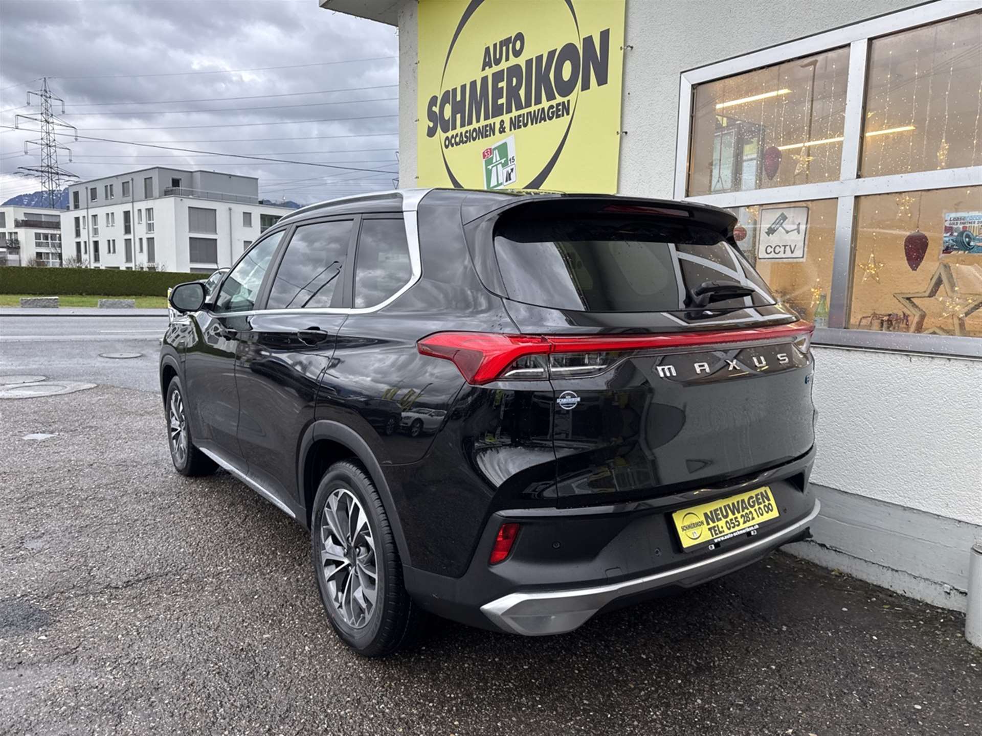 MAXUS eUniq6 70kWh 354km Reichweite-image-2