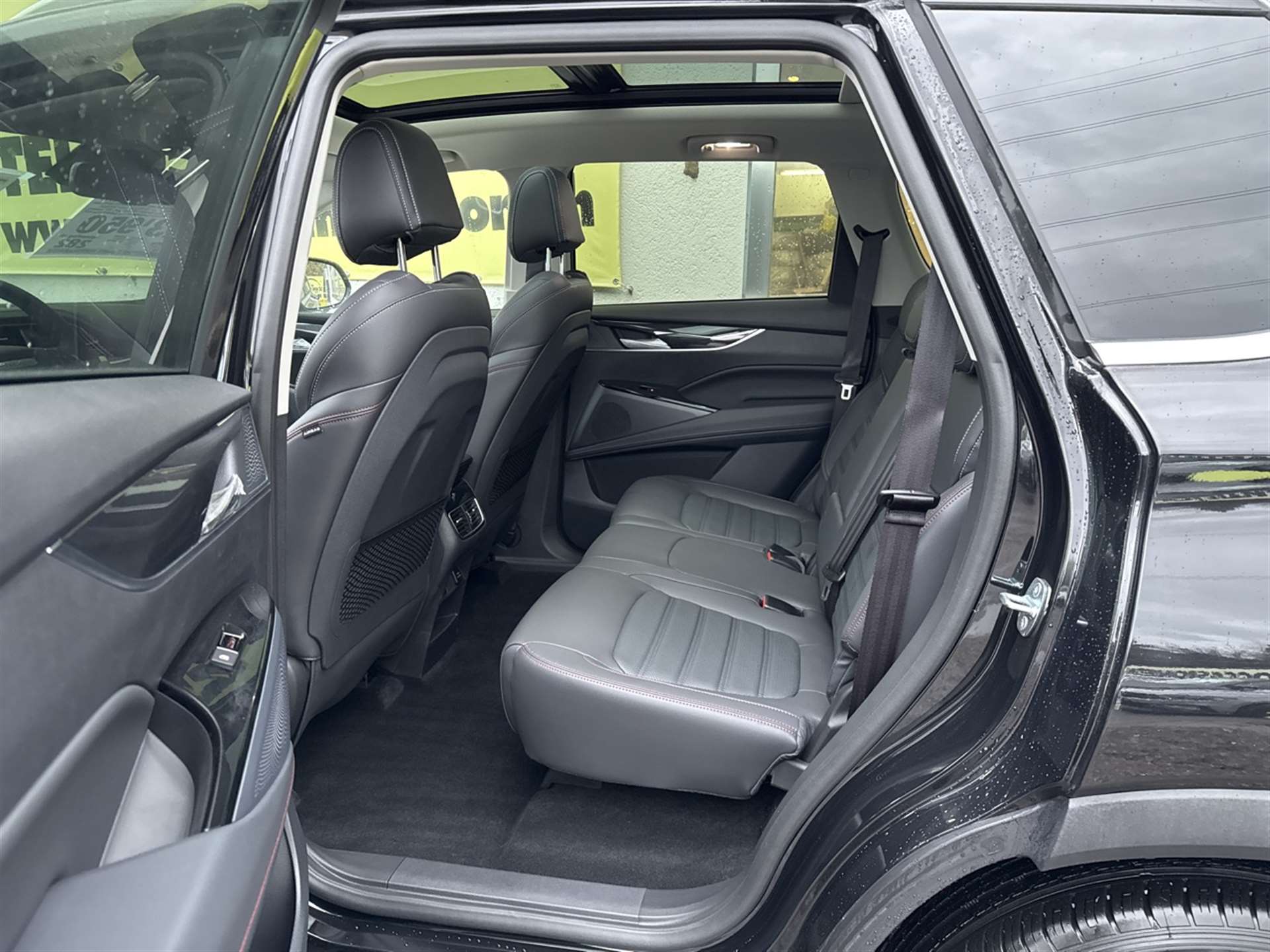 MAXUS eUniq6 70kWh 354km Reichweite-image-7