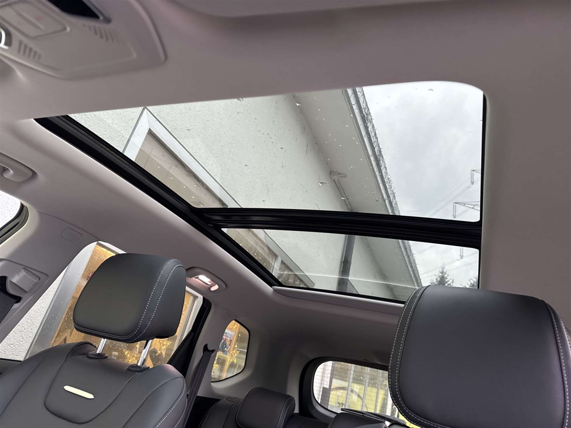 MAXUS eUniq6 70kWh 354km Reichweite-image-14