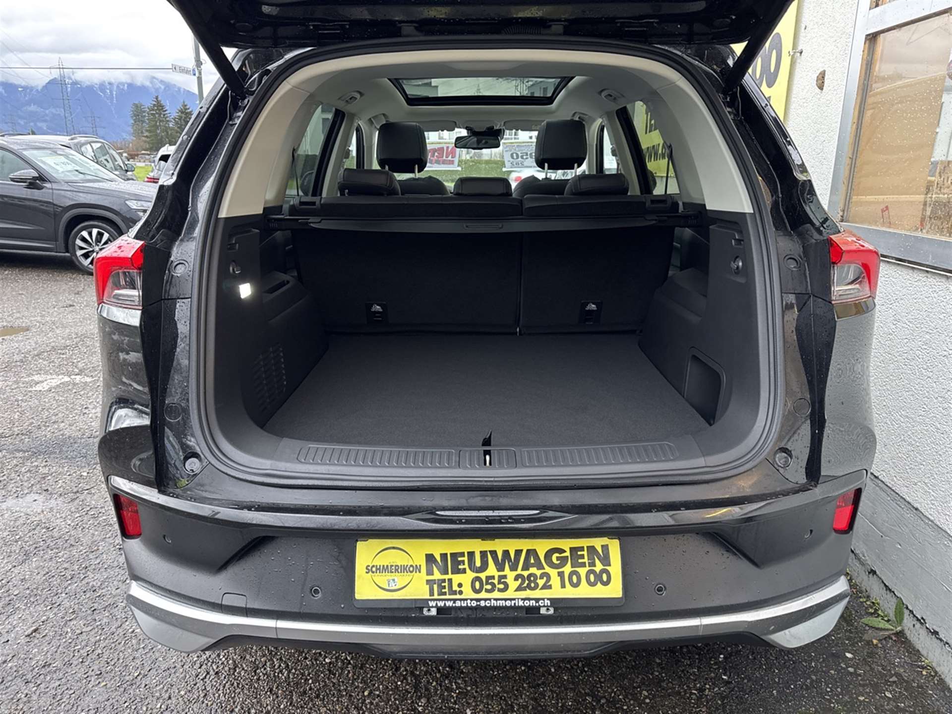 MAXUS eUniq6 70kWh 354km Reichweite-image-8