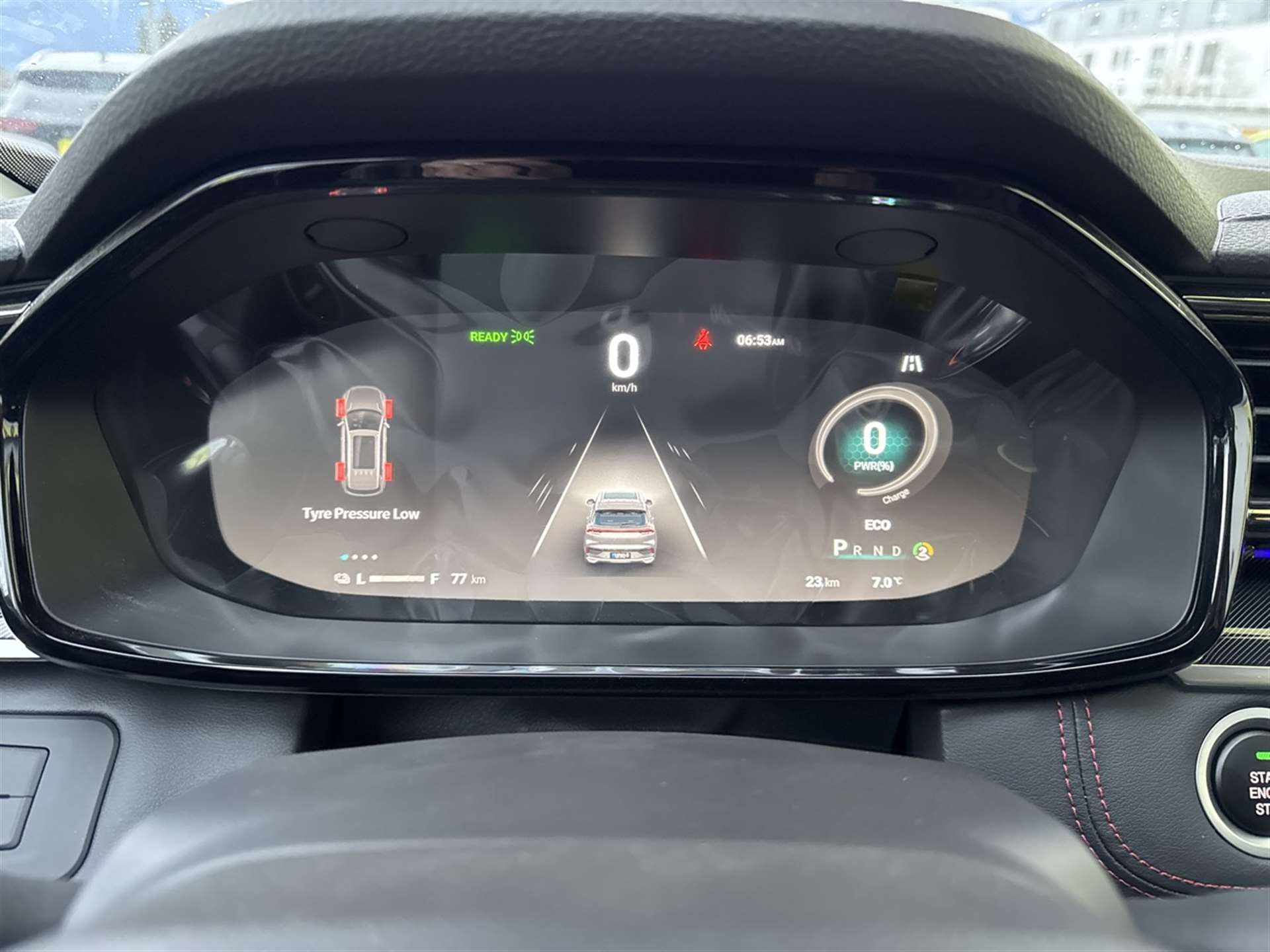 MAXUS eUniq6 70kWh 354km Reichweite-image-11