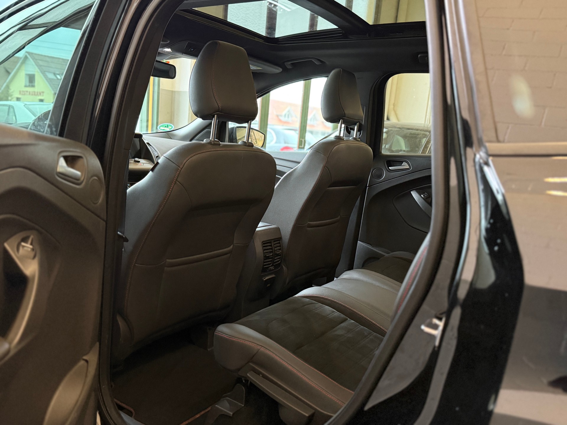 FORD Kuga 2.0 TDCi ST Line High 4WD PowerShift-image-9
