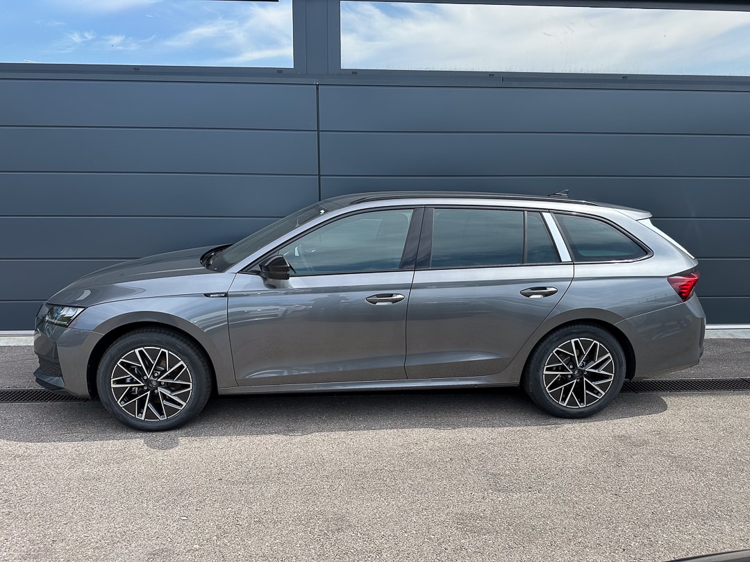 SKODA Octavia Combi 2.0 TSI DSG Sport Line 4x4-image-2