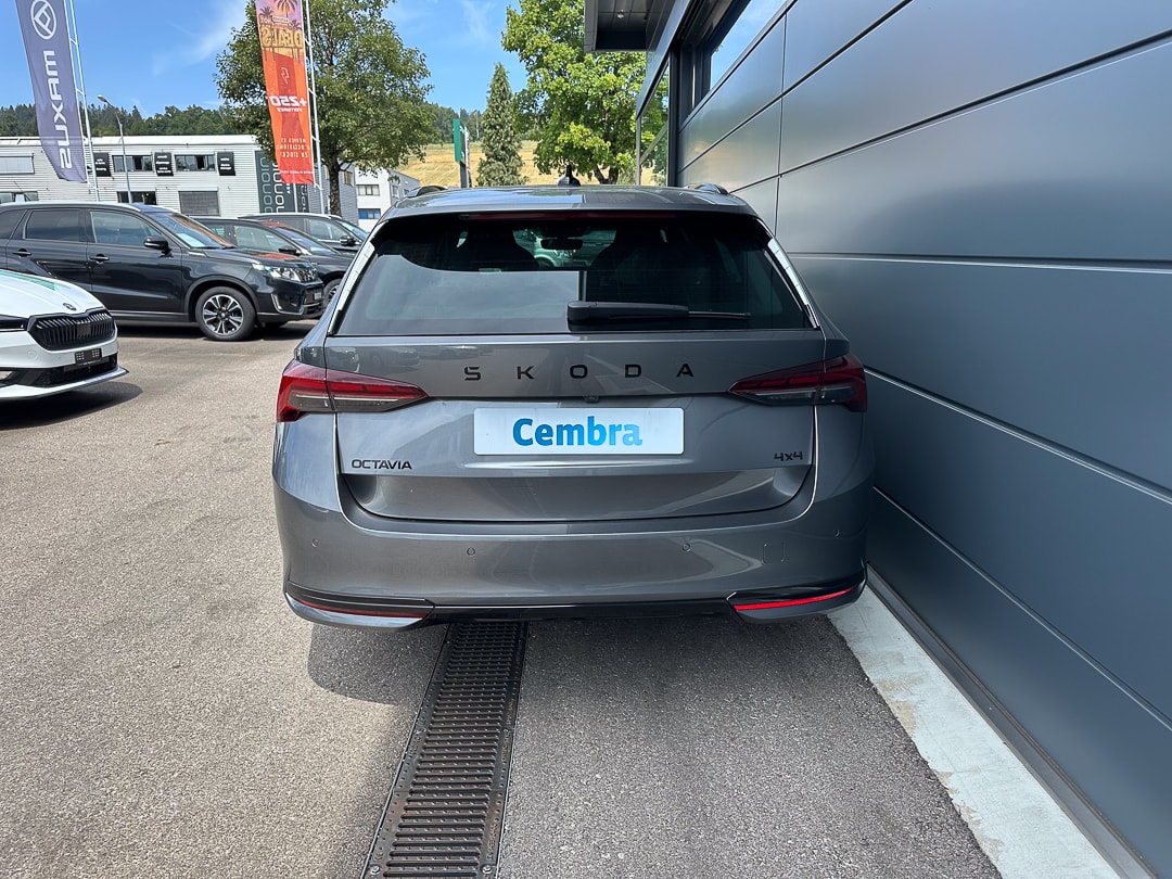 SKODA Octavia Combi 2.0 TSI DSG Sport Line 4x4-image-4