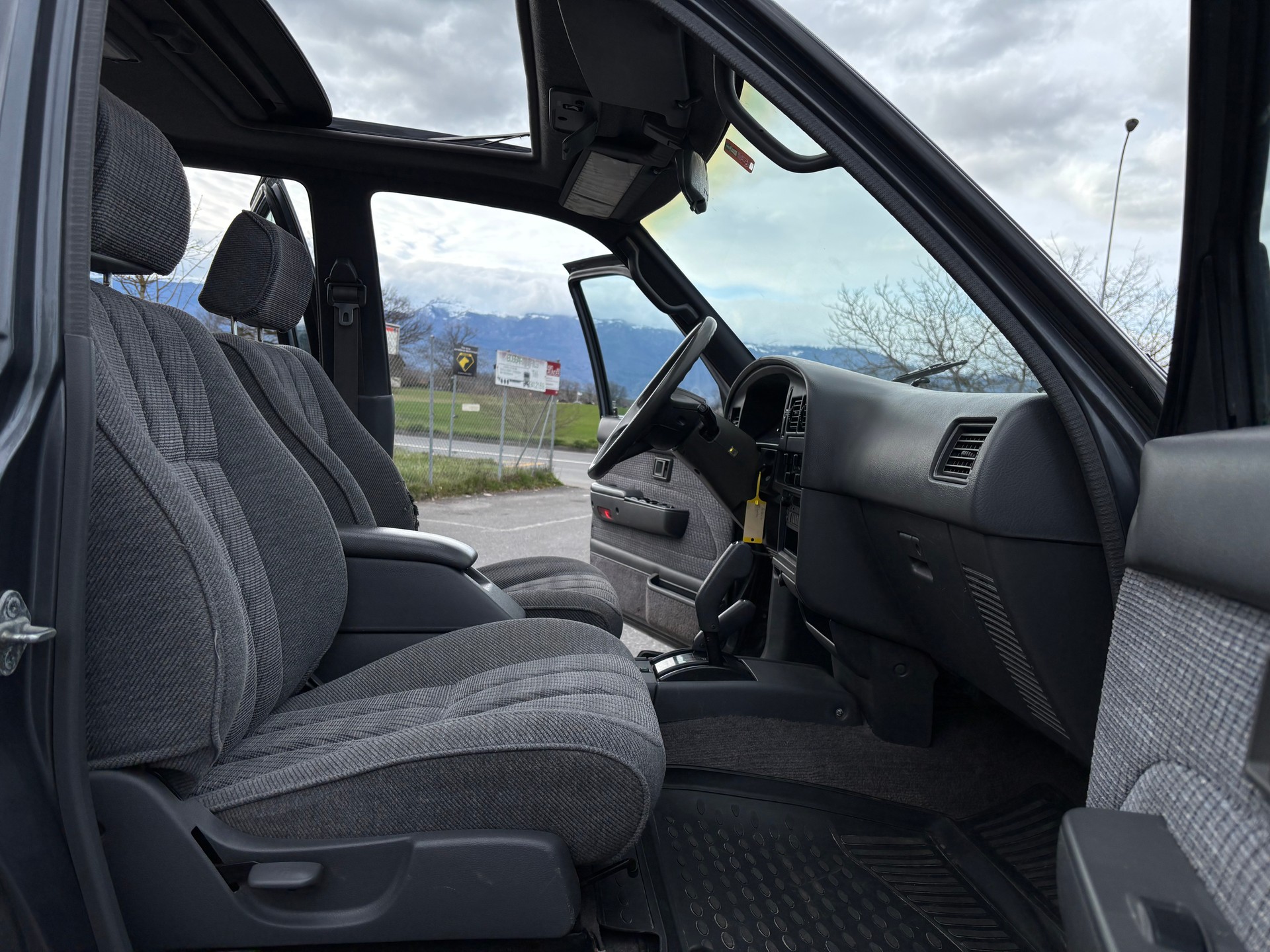 TOYOTA 4-Runner 3.0-image-12