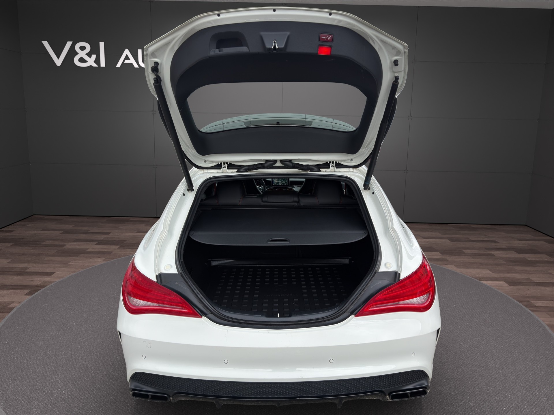 MERCEDES-BENZ CLA Shooting Brake 45 AMG 4Matic Speedshift-image-23
