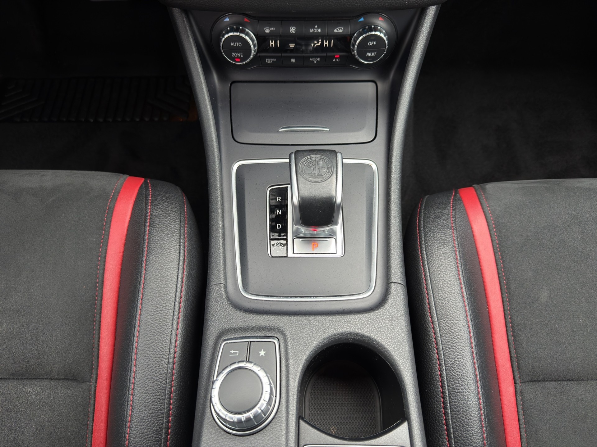 MERCEDES-BENZ CLA Shooting Brake 45 AMG 4Matic Speedshift-image-15