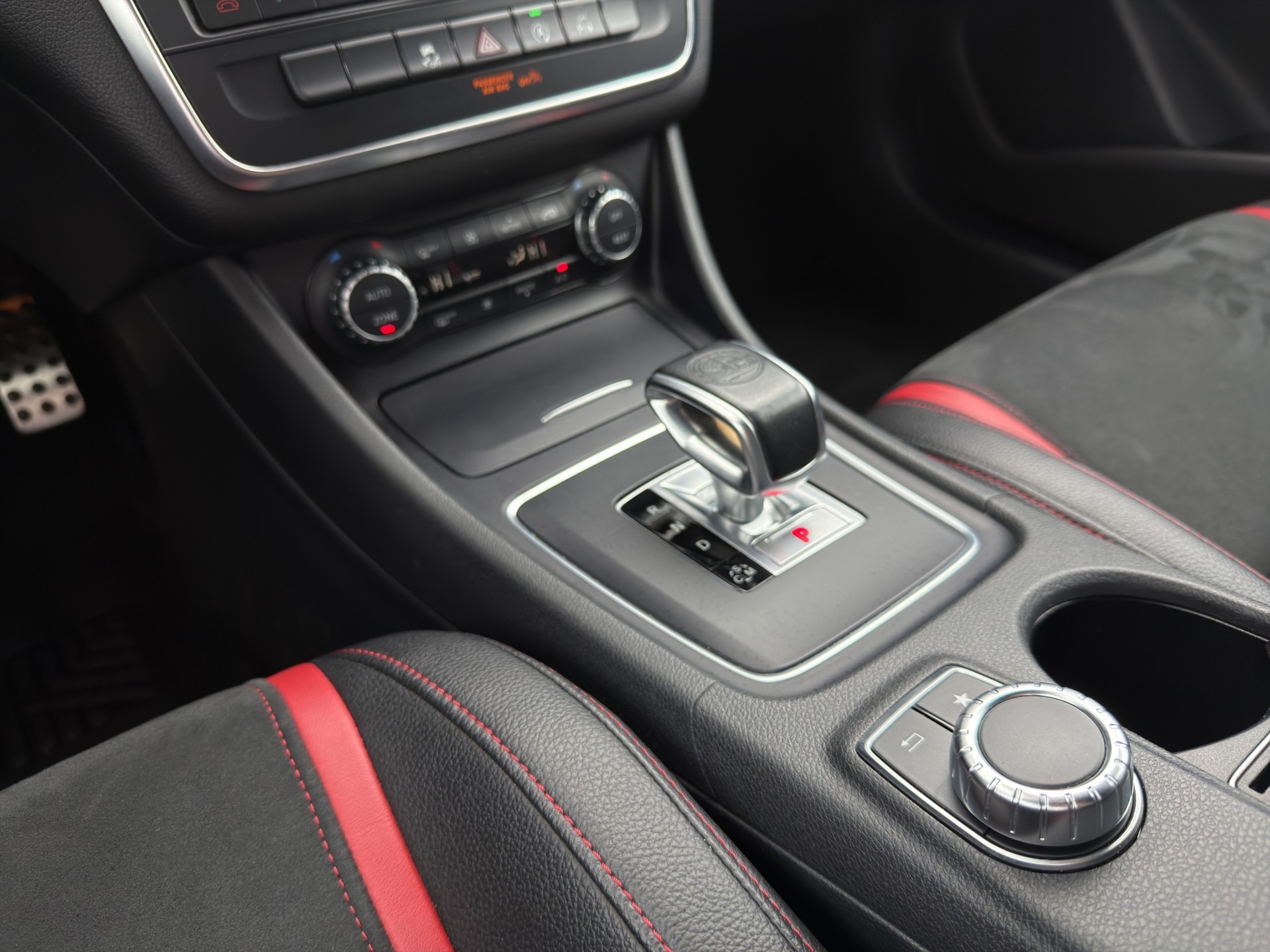 MERCEDES-BENZ CLA Shooting Brake 45 AMG 4Matic Speedshift-image-16