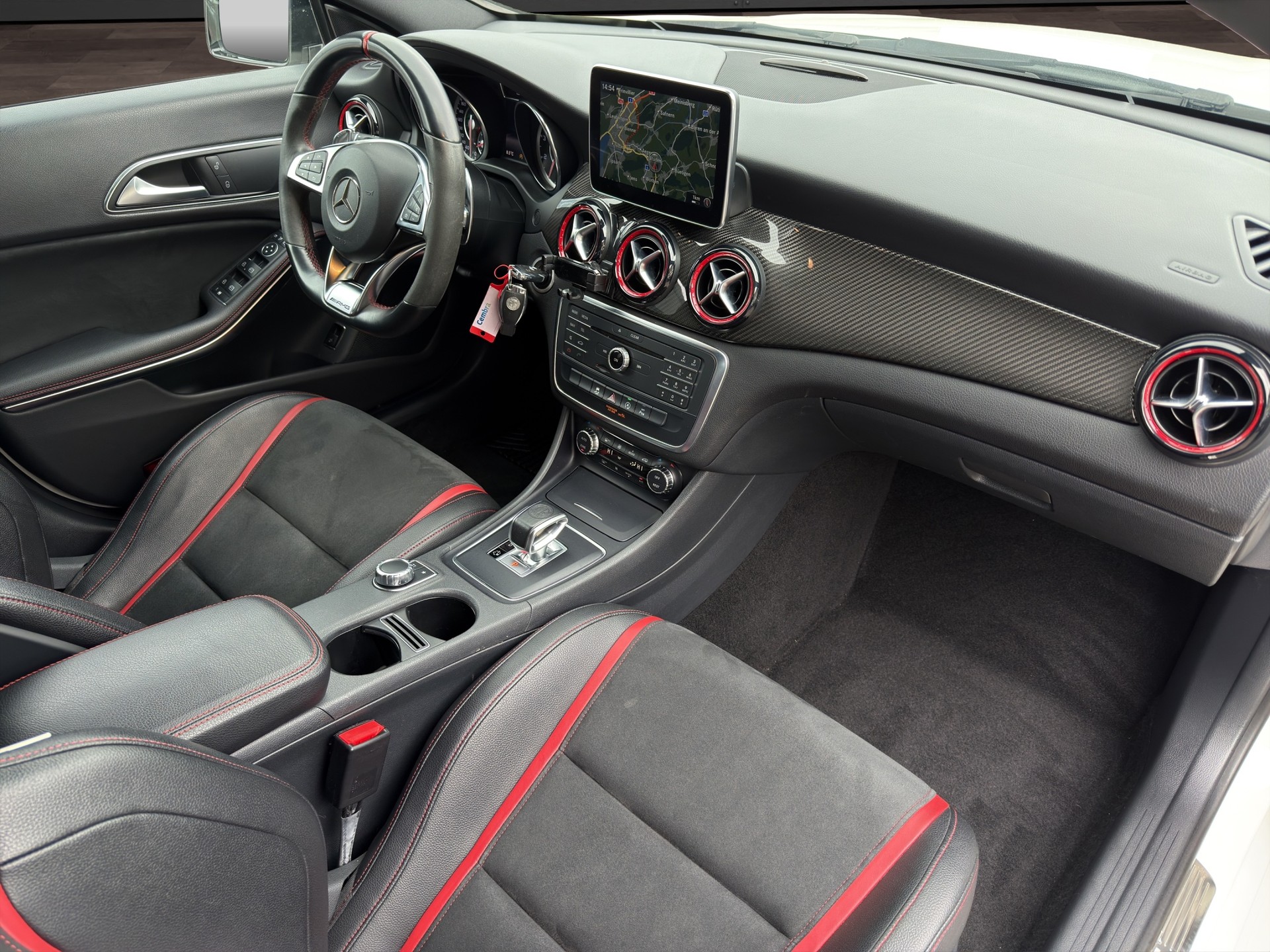 MERCEDES-BENZ CLA Shooting Brake 45 AMG 4Matic Speedshift-image-18