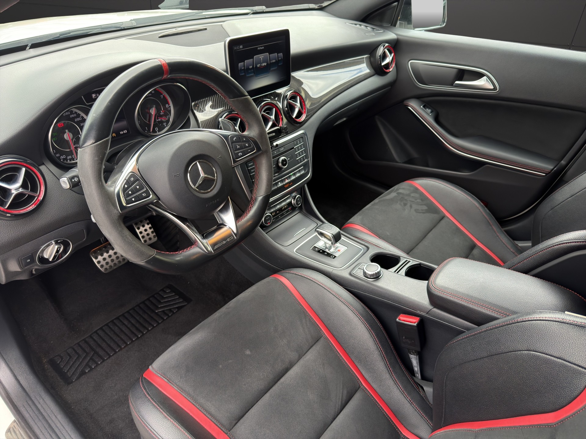 MERCEDES-BENZ CLA Shooting Brake 45 AMG 4Matic Speedshift-image-9