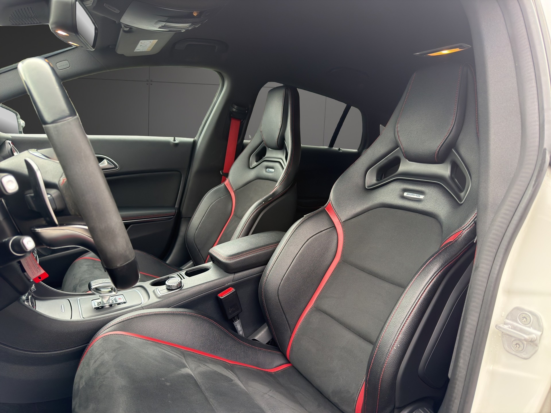MERCEDES-BENZ CLA Shooting Brake 45 AMG 4Matic Speedshift-image-21