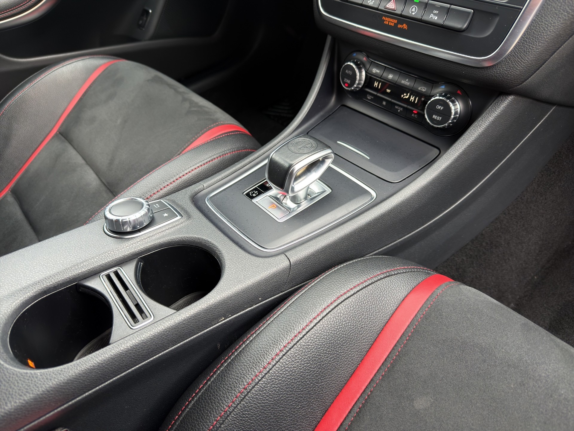 MERCEDES-BENZ CLA Shooting Brake 45 AMG 4Matic Speedshift-image-17