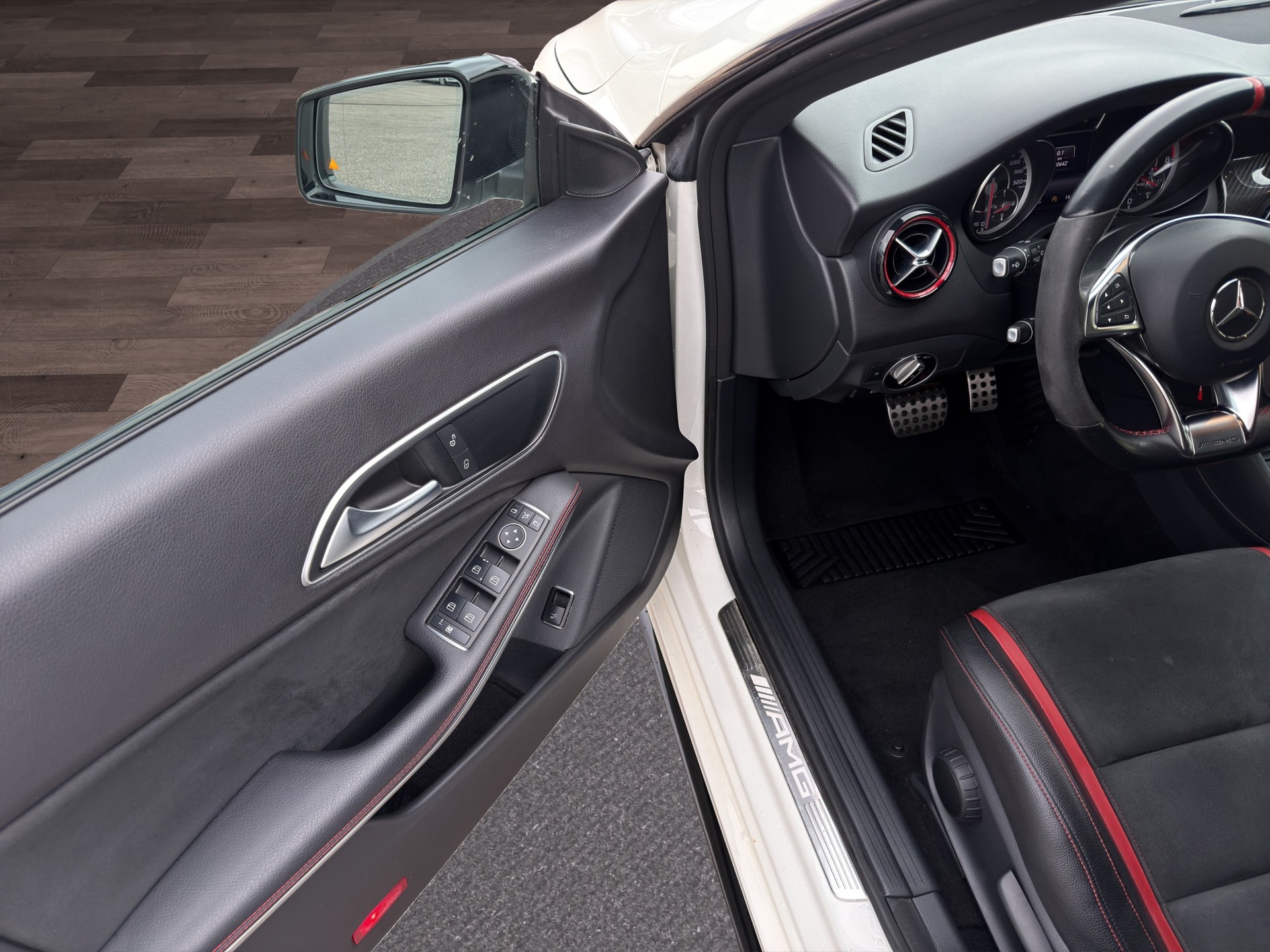 MERCEDES-BENZ CLA Shooting Brake 45 AMG 4Matic Speedshift-image-19