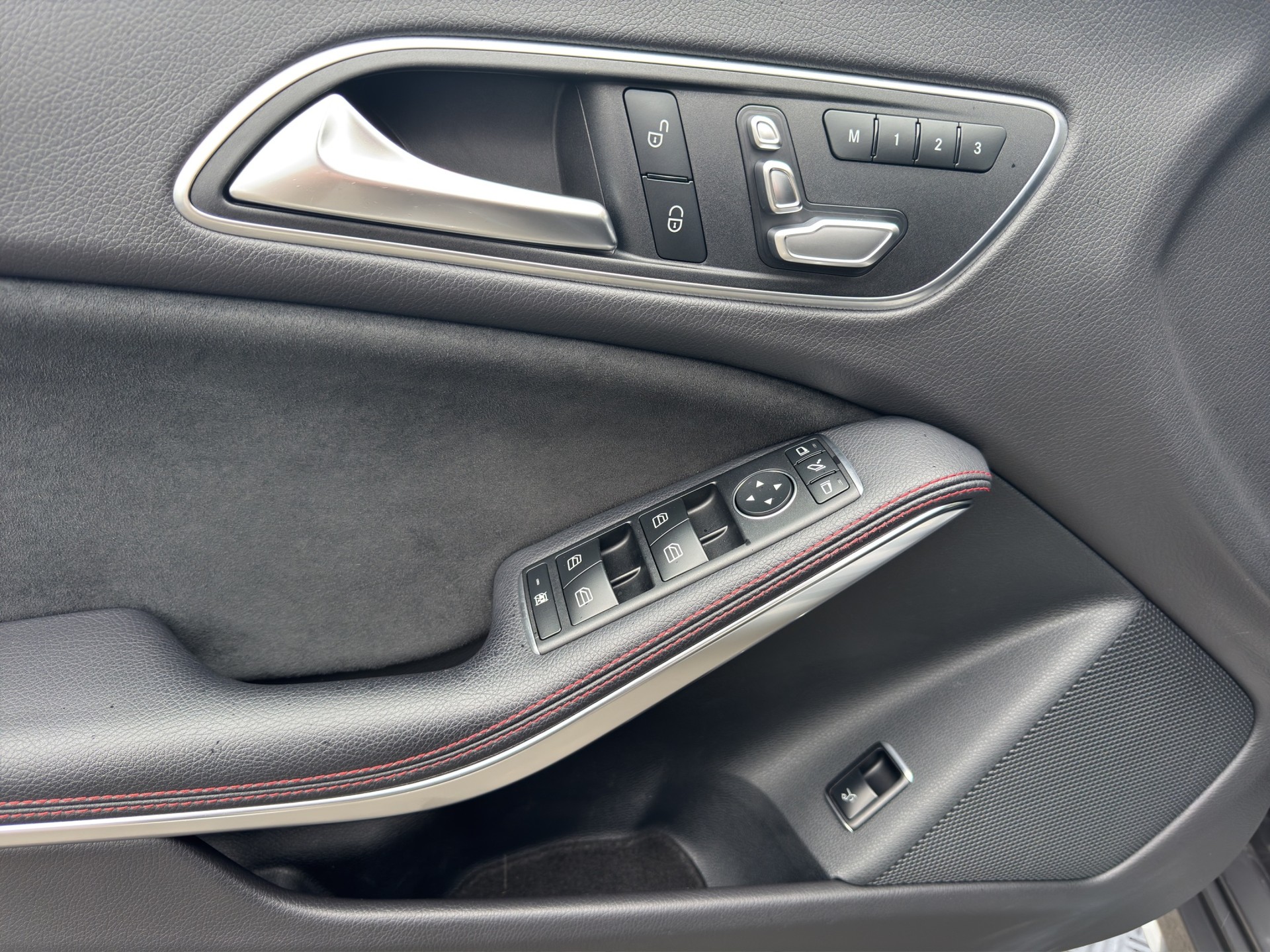 MERCEDES-BENZ CLA Shooting Brake 220 AMG Line 4Matic 7G-DCT-image-8