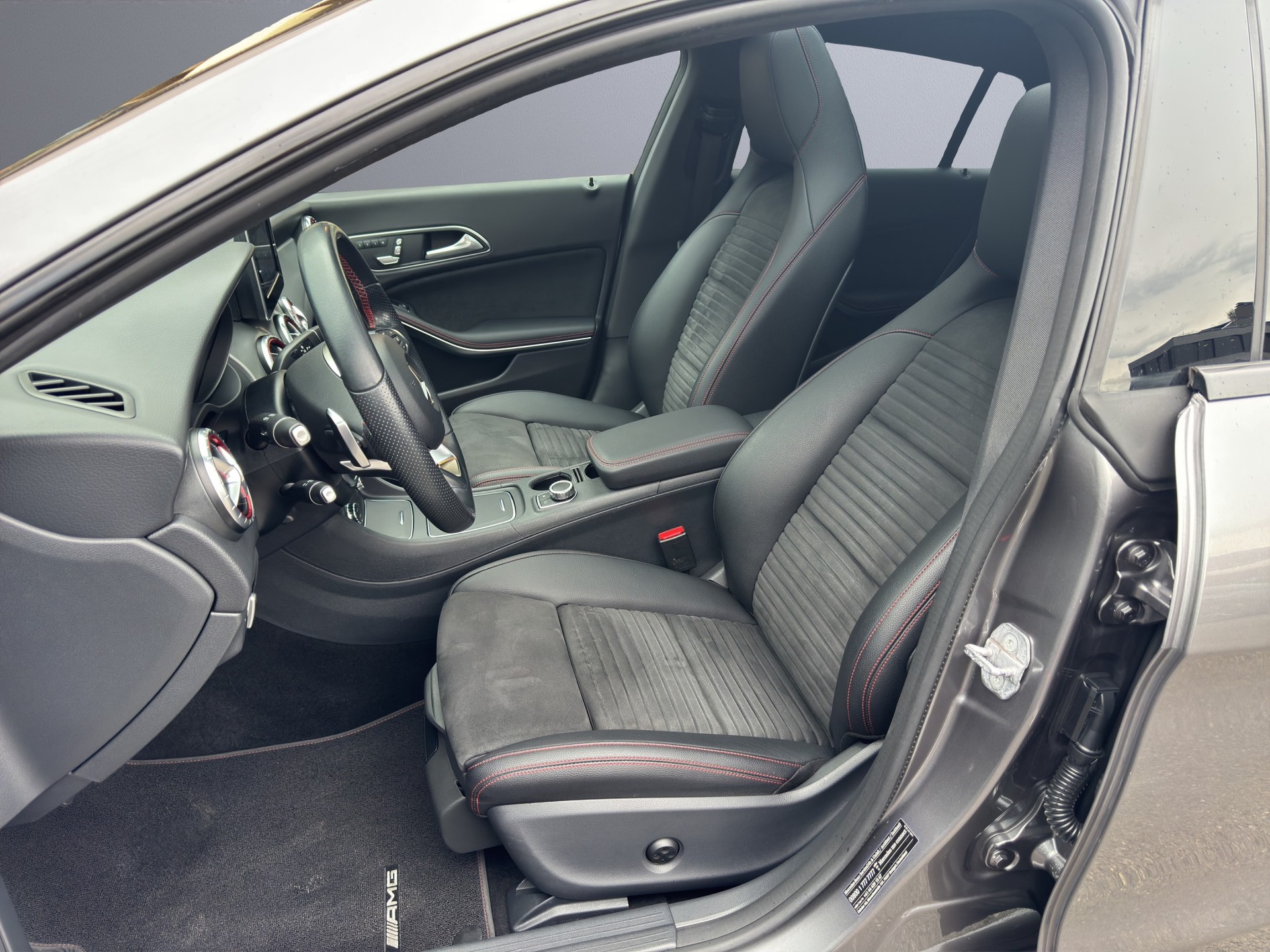 MERCEDES-BENZ CLA Shooting Brake 220 AMG Line 4Matic 7G-DCT-image-9