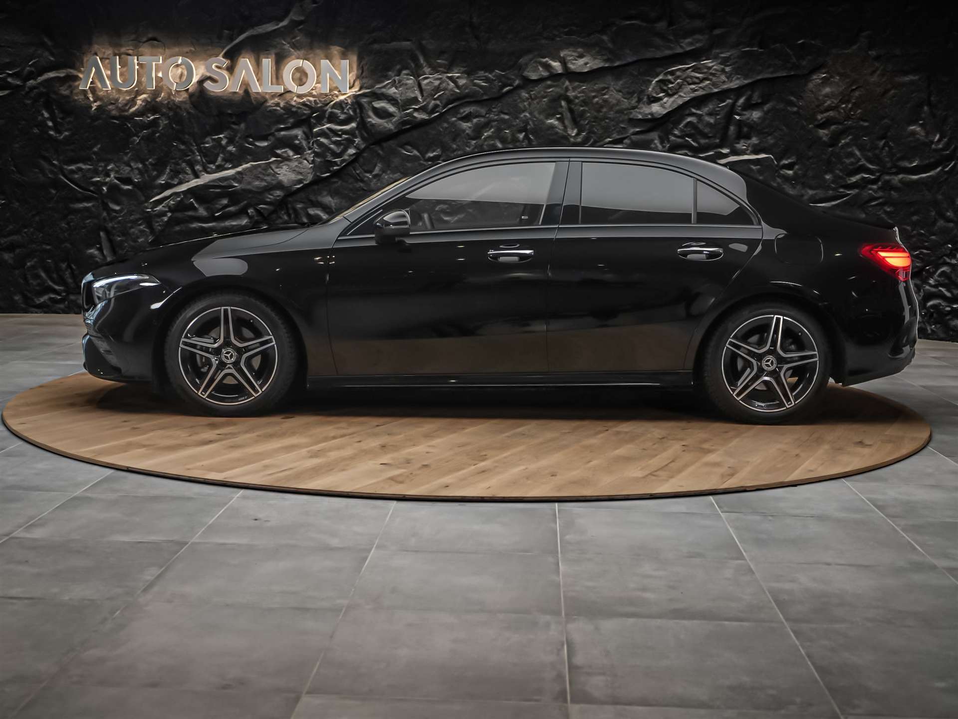 MERCEDES-BENZ A 200 AMG Line 7G-DCT *Limousine*Facelift*Kamera*-image-1