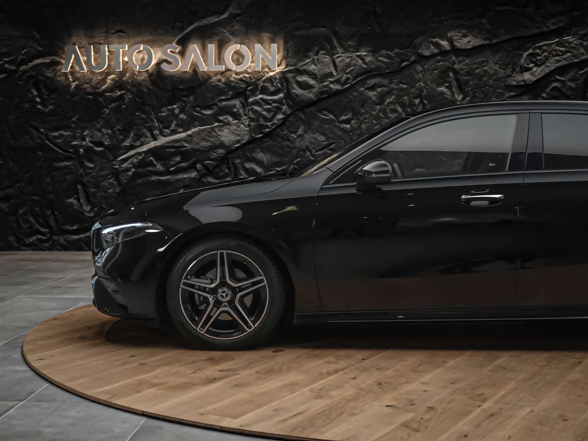 MERCEDES-BENZ A 200 AMG Line 7G-DCT *Limousine*Facelift*Kamera*-image-13