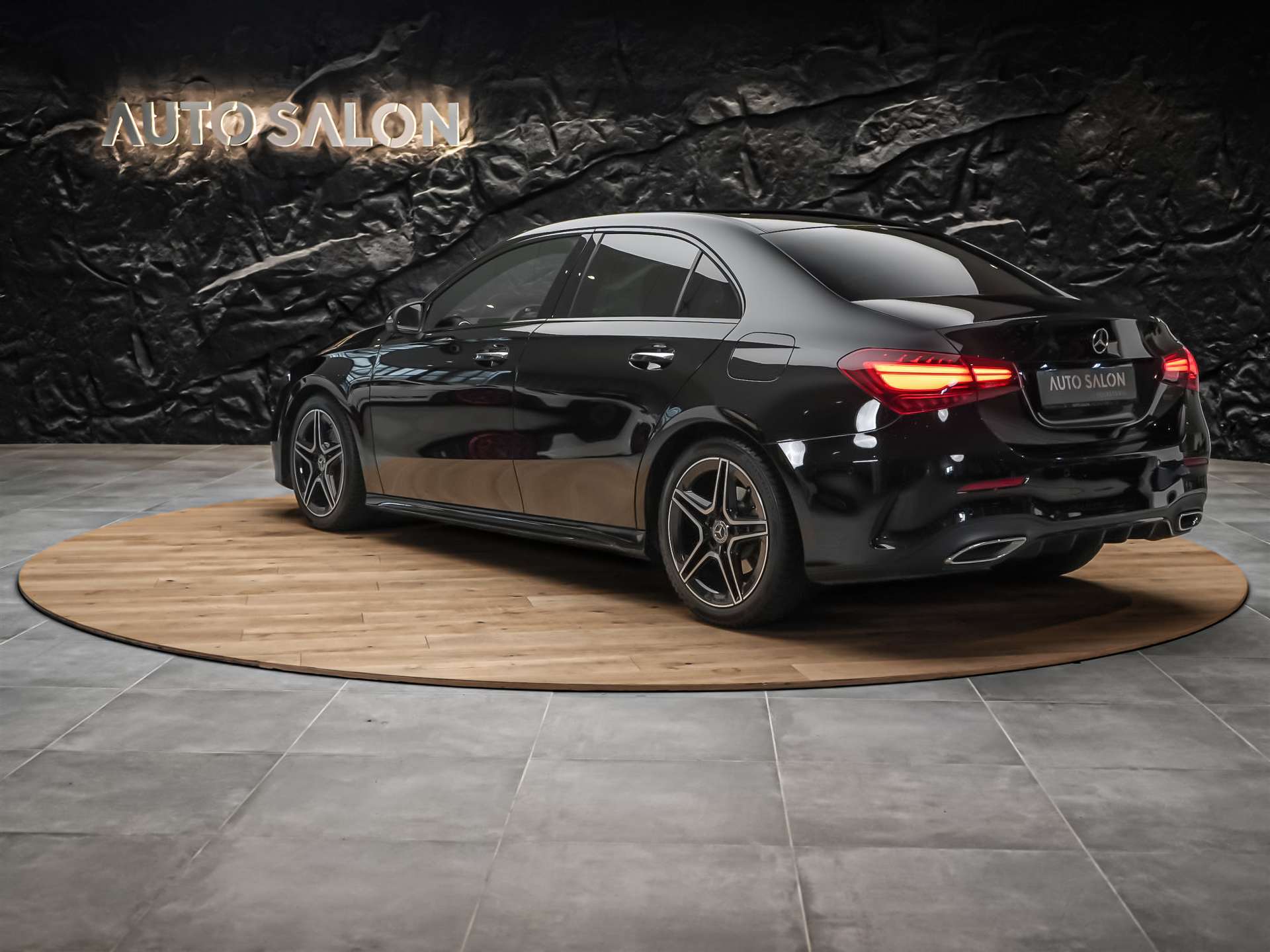 MERCEDES-BENZ A 200 AMG Line 7G-DCT *Limousine*Facelift*Kamera*-image-2