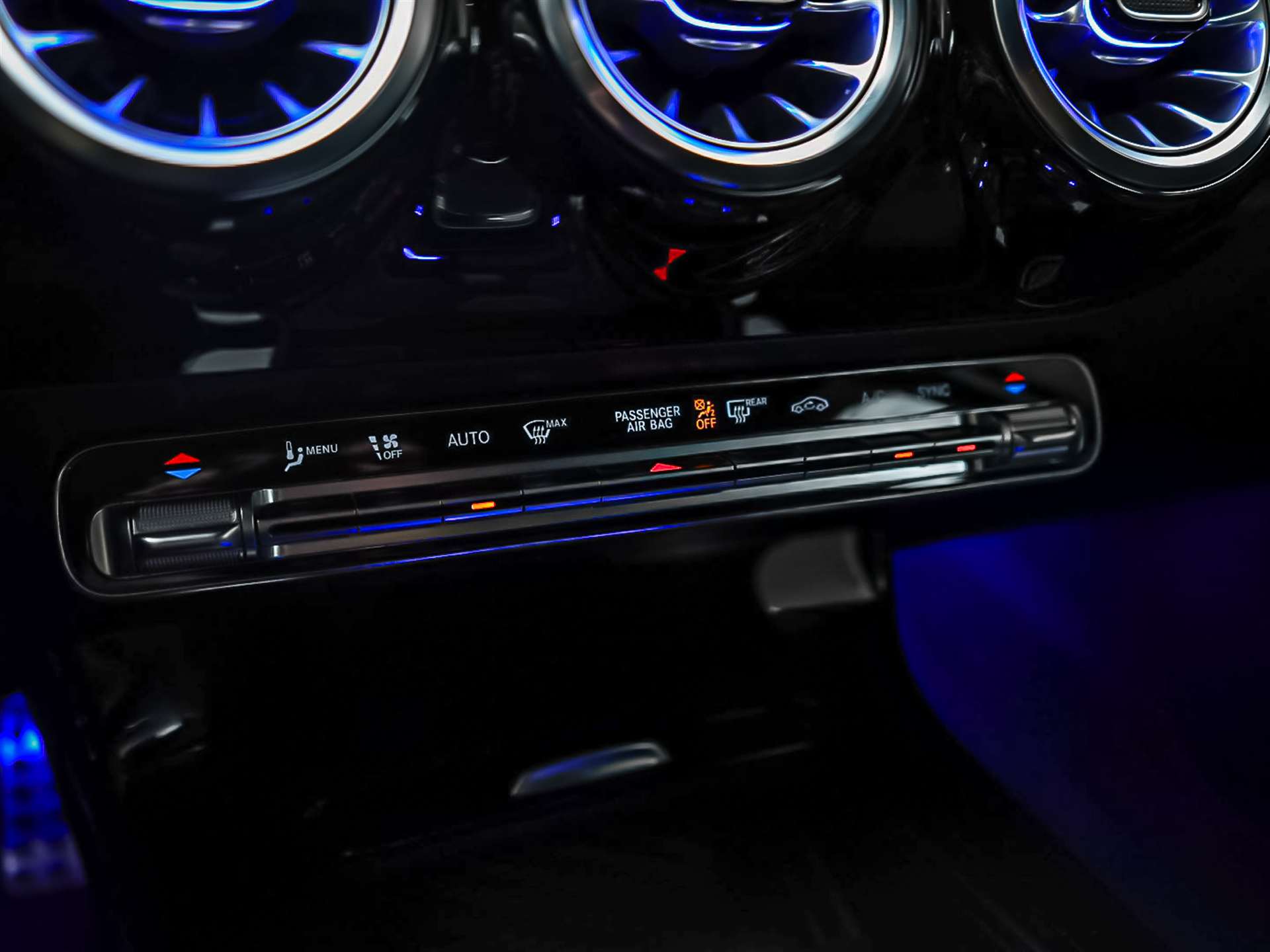 MERCEDES-BENZ A 200 AMG Line 7G-DCT *Limousine*Facelift*Kamera*-image-24