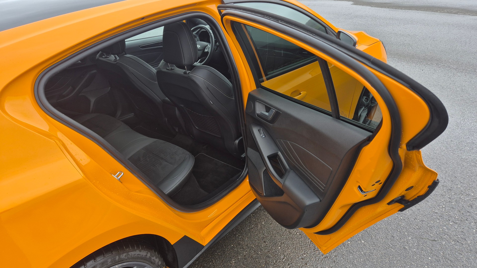 FORD Focus ST 2.3 Styling Paket Automat-image-10