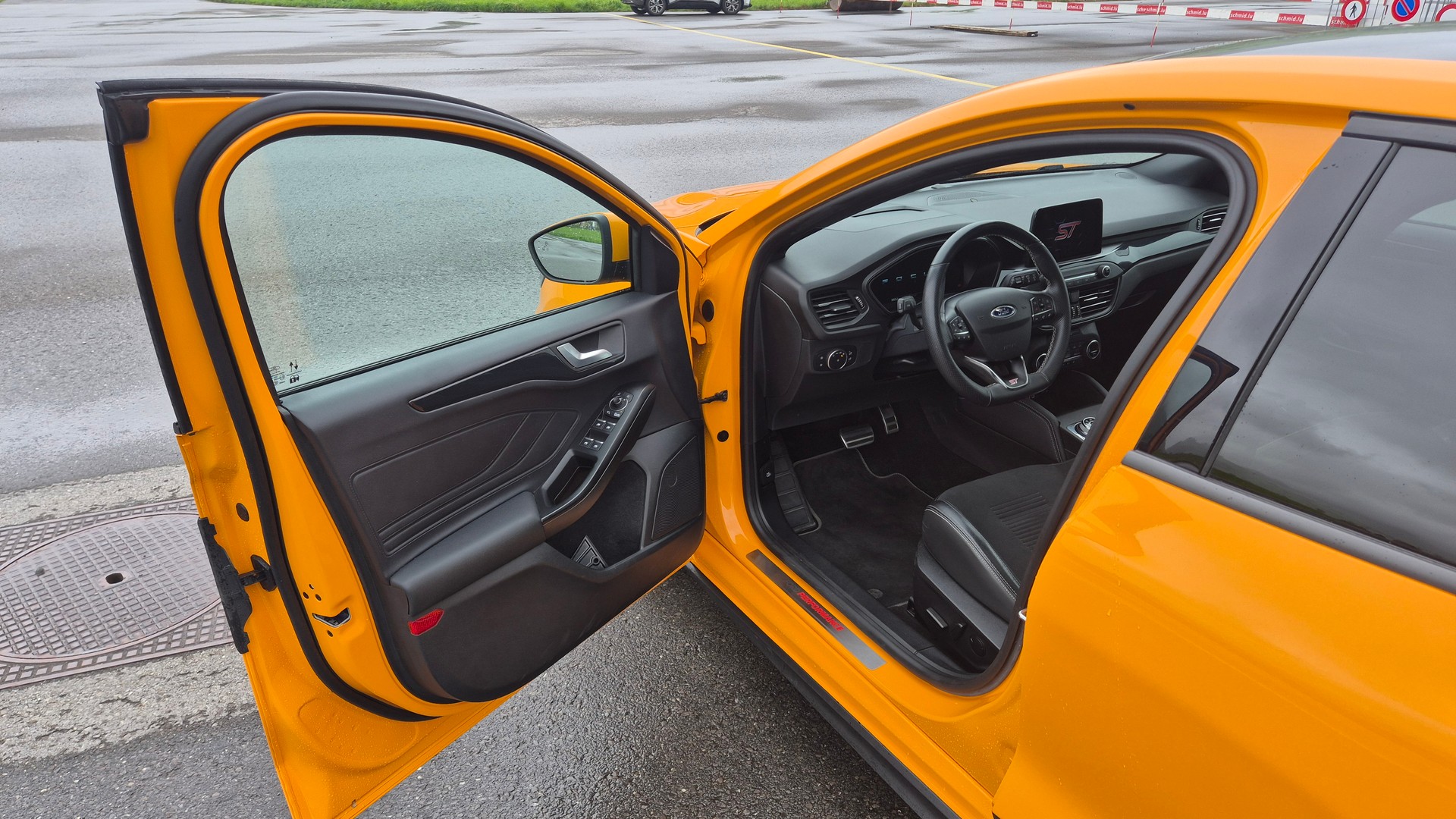 FORD Focus ST 2.3 Styling Paket Automat-image-4