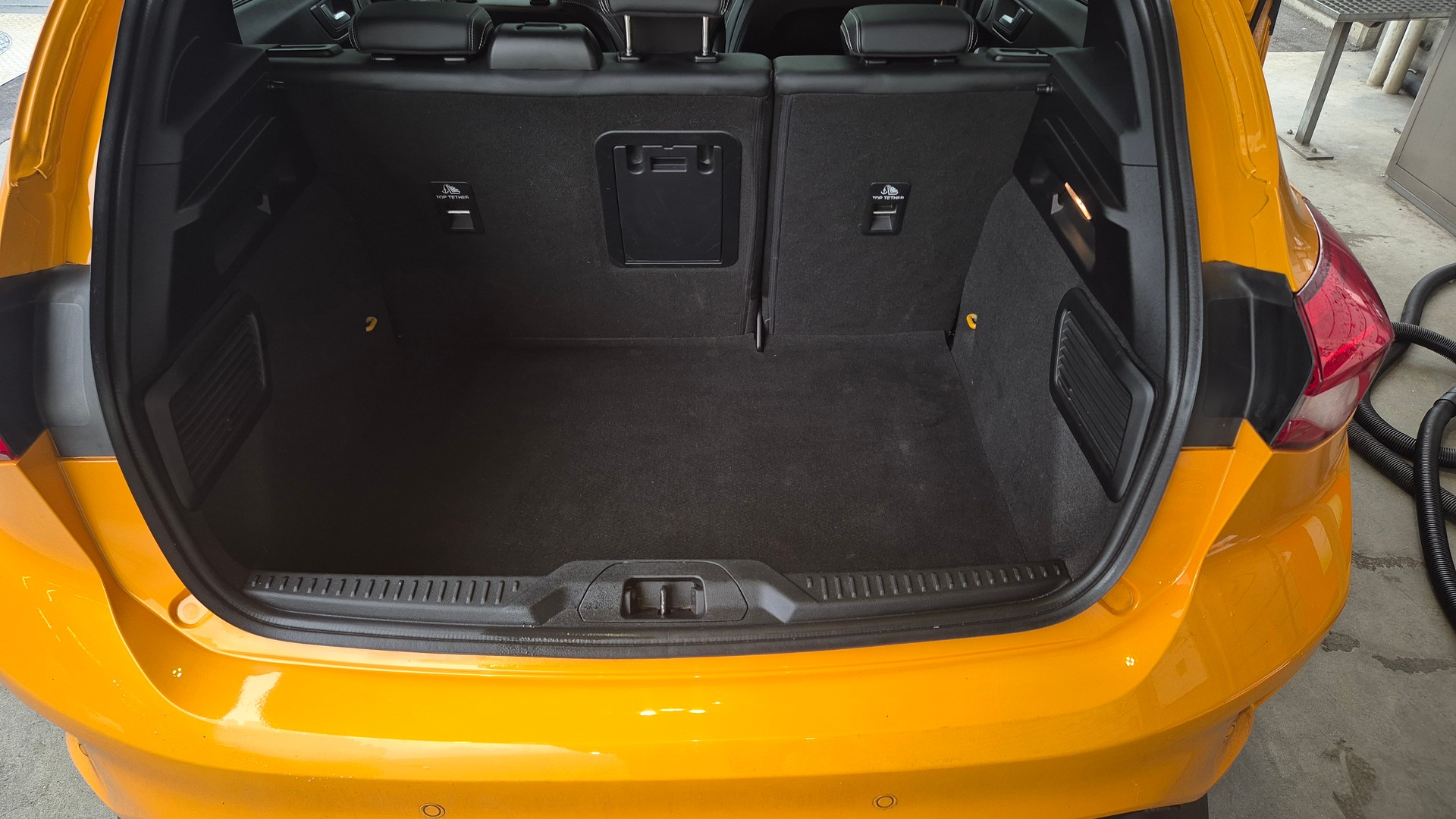 FORD Focus ST 2.3 Styling Paket Automat-image-9