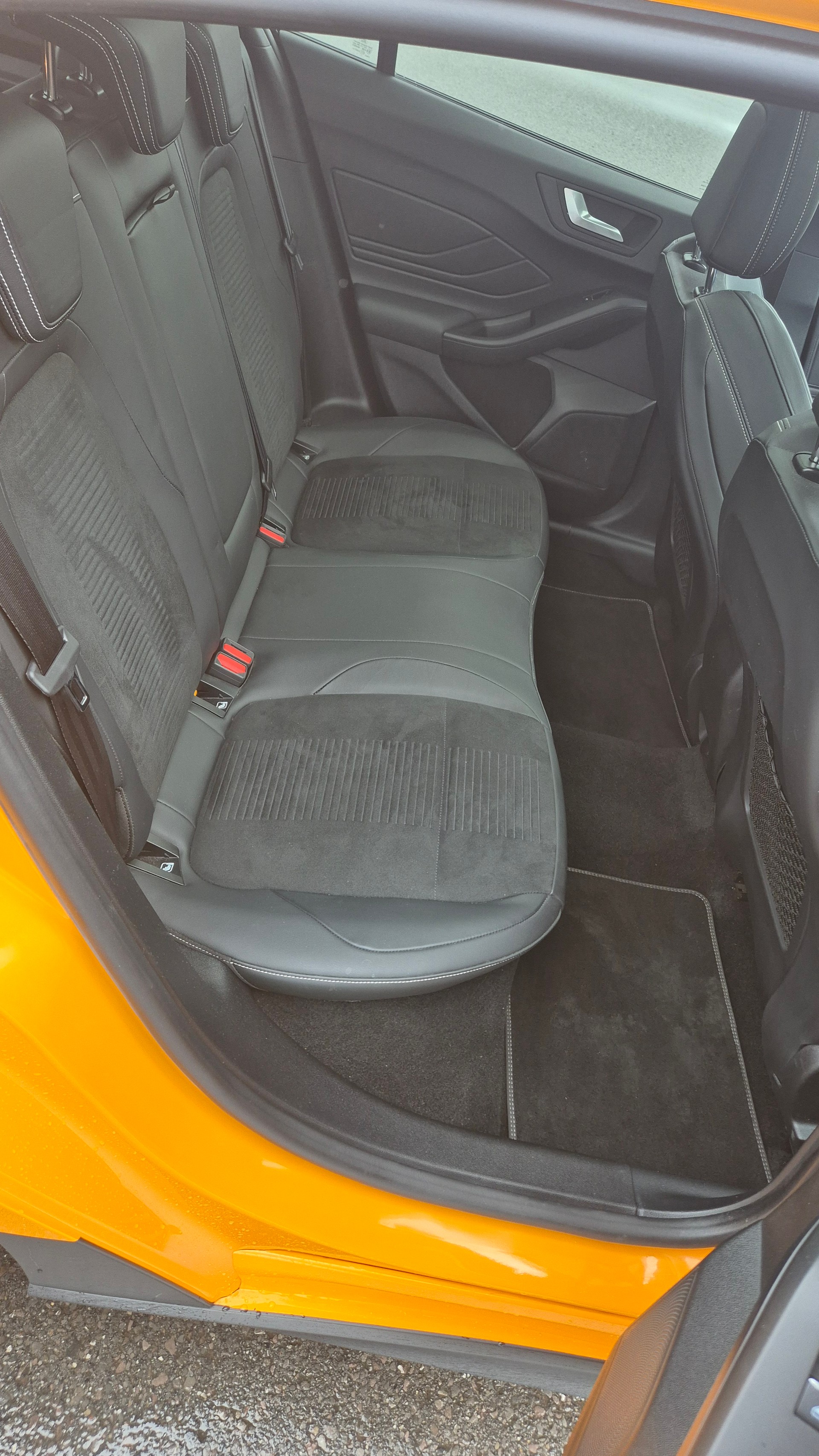 FORD Focus ST 2.3 Styling Paket Automat-image-7