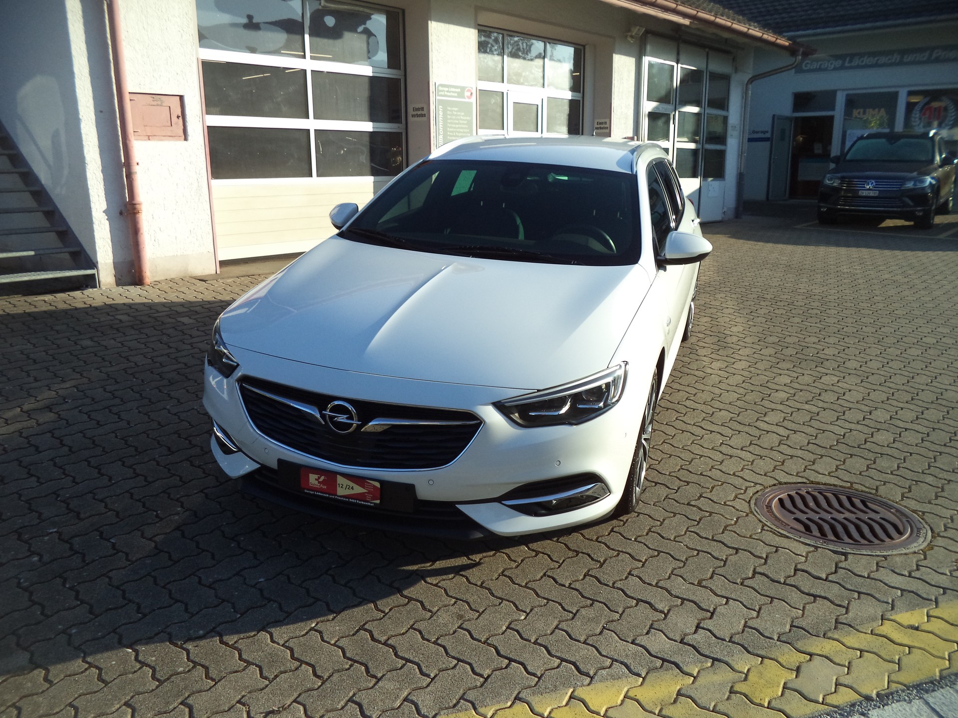 OPEL Insignia 1.6 T Sports Tourer Excellence Automatic-image-2