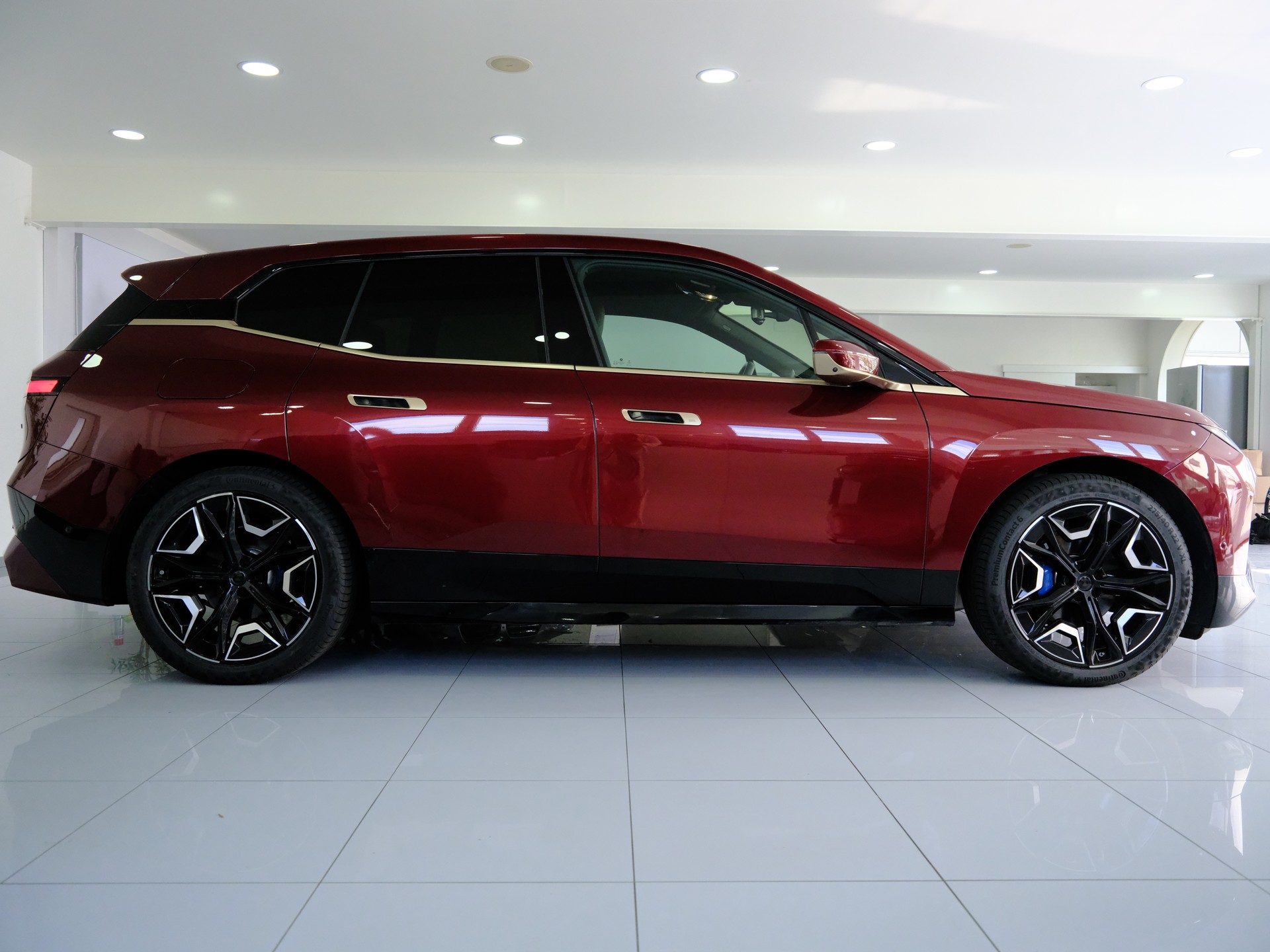 BMW iX xDrive40 Launch Edition-image-7