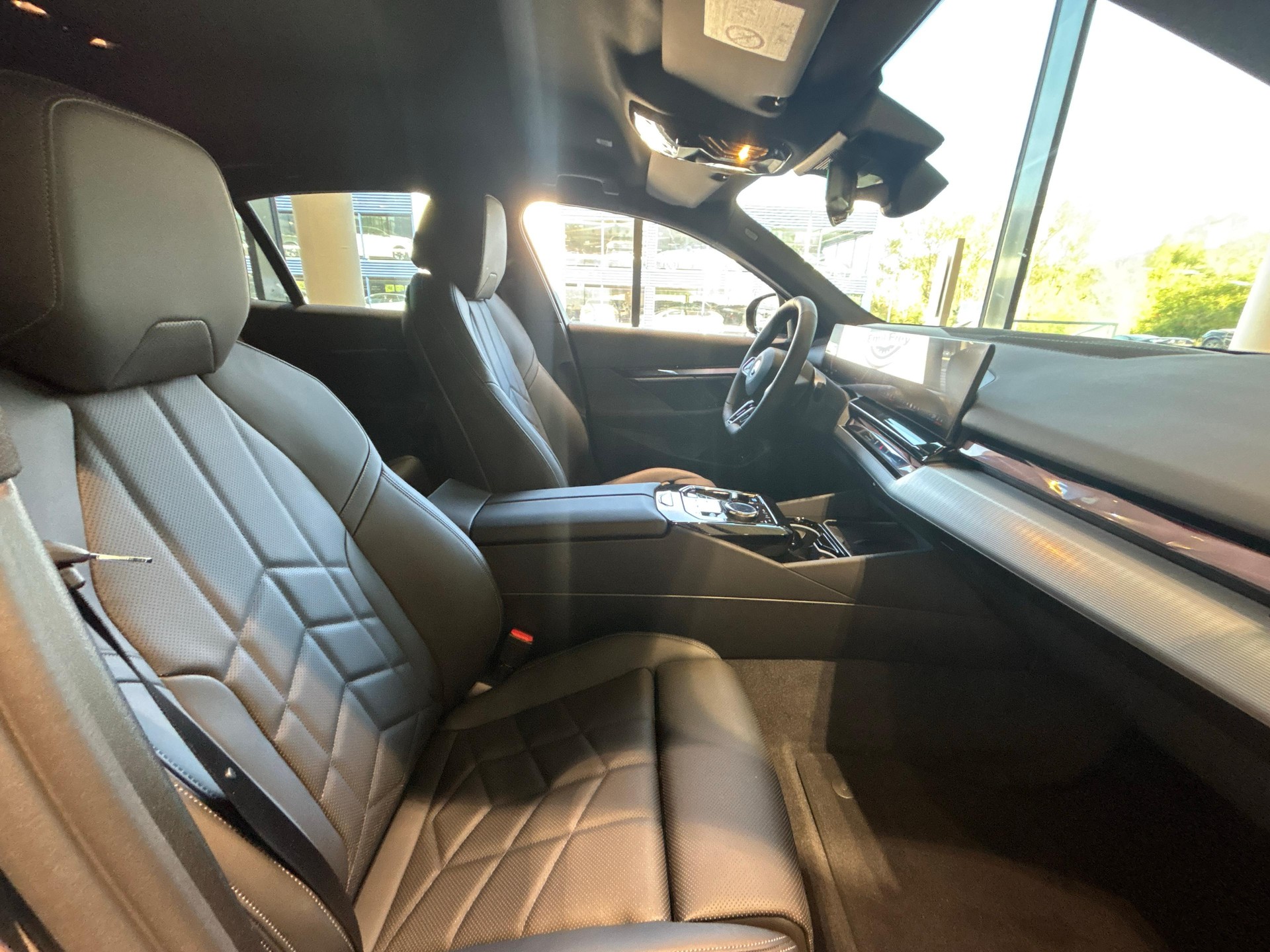 BMW i5 eDrive40-image-7