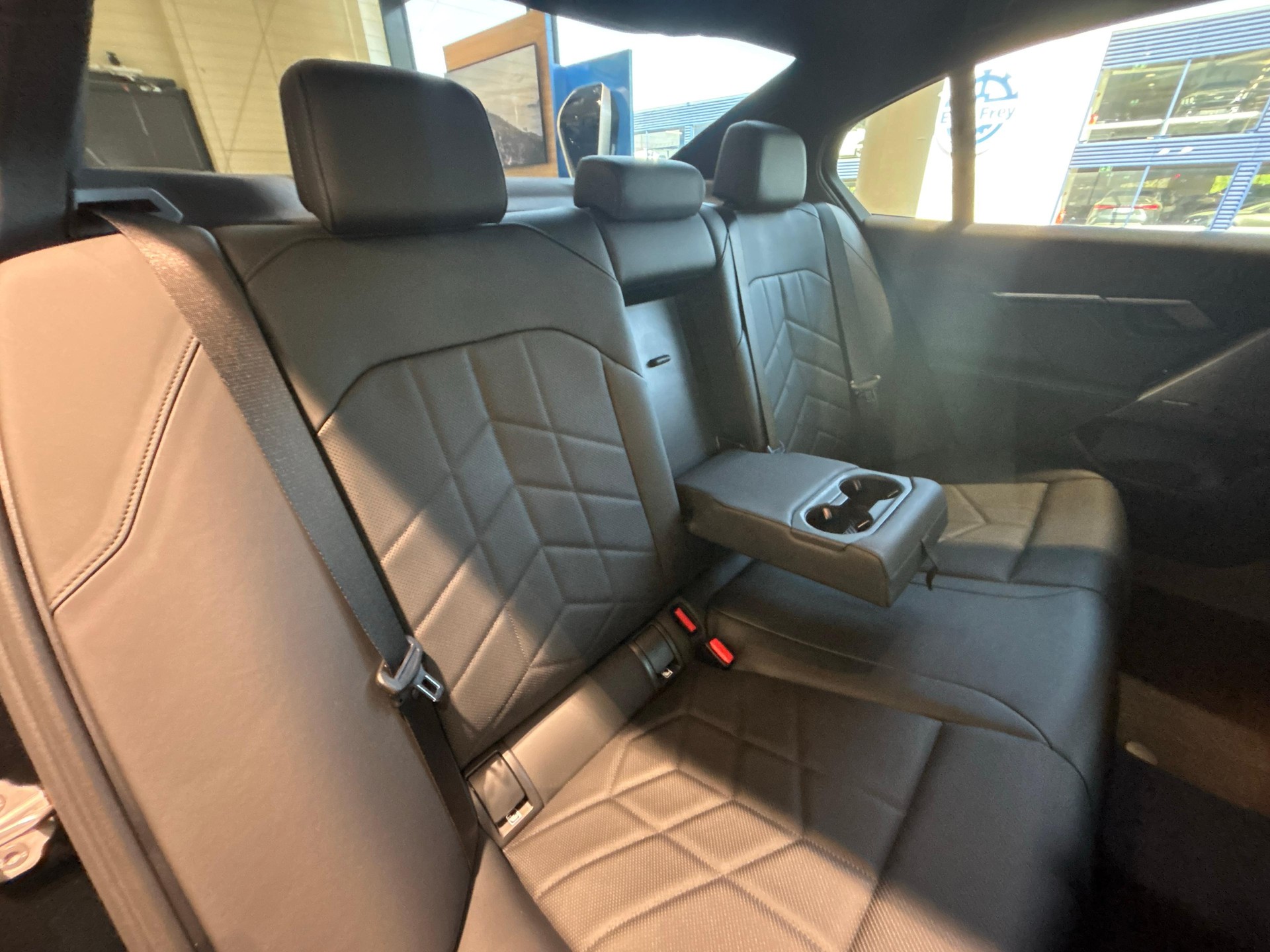 BMW i5 eDrive40-image-8