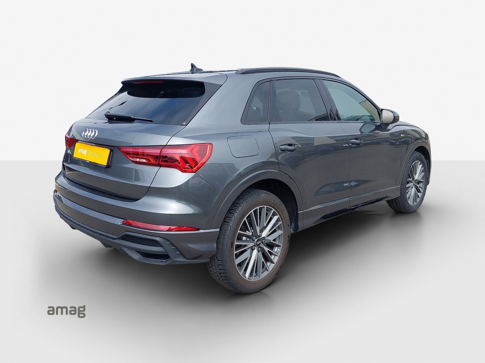 AUDI Q3 45 TFSI e S line S-tronic-image-4