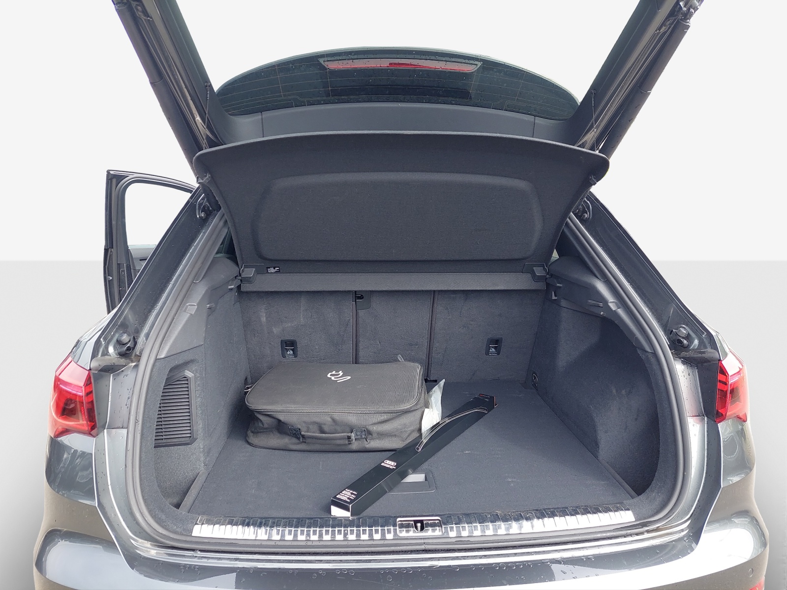 AUDI Q3 45 TFSI e S line S-tronic-image-12